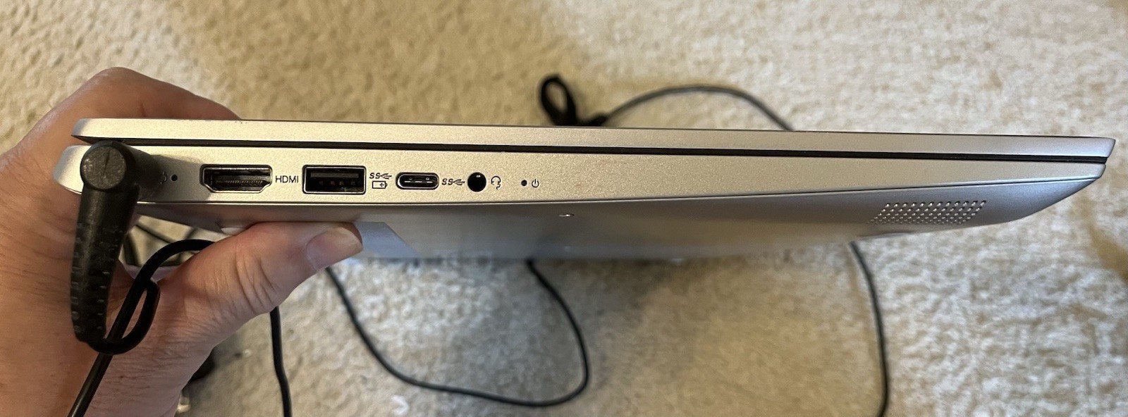 Nice Lenovo Ideapad 330S-15IKB Intel i5-8250U 1.60GHz 8GB RAM 128GB SSD 15.6″