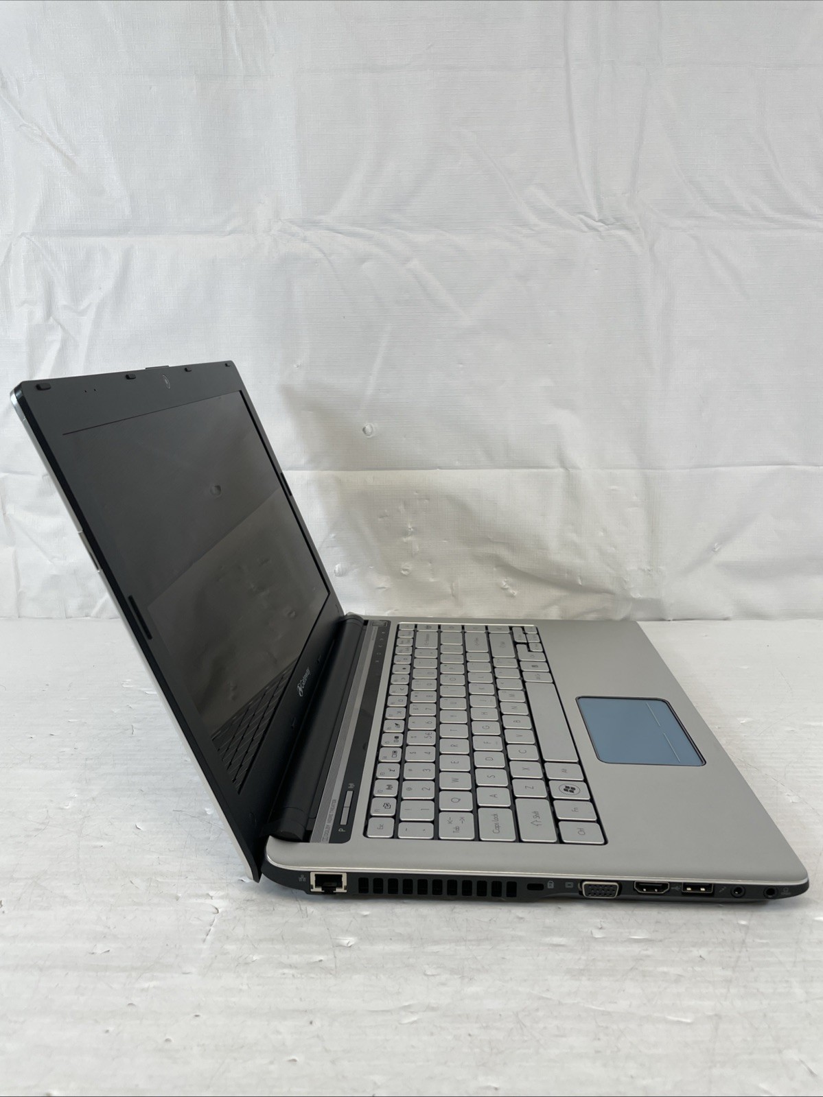Gateway NELA0 ID49C07U 14″ Intel Core i3-350M 2.27GHz 4GB RAM 500GB HDD Win10