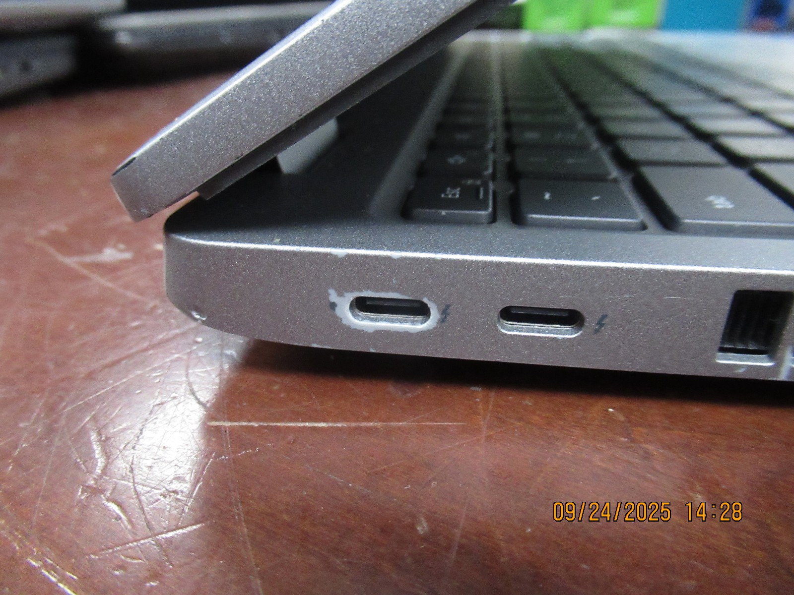 Dell Latitude 5530 i5-1235U 1.30GHz 32GB 512GB M2 SSD 15.6″ Laptop w/ AC [NO OS]