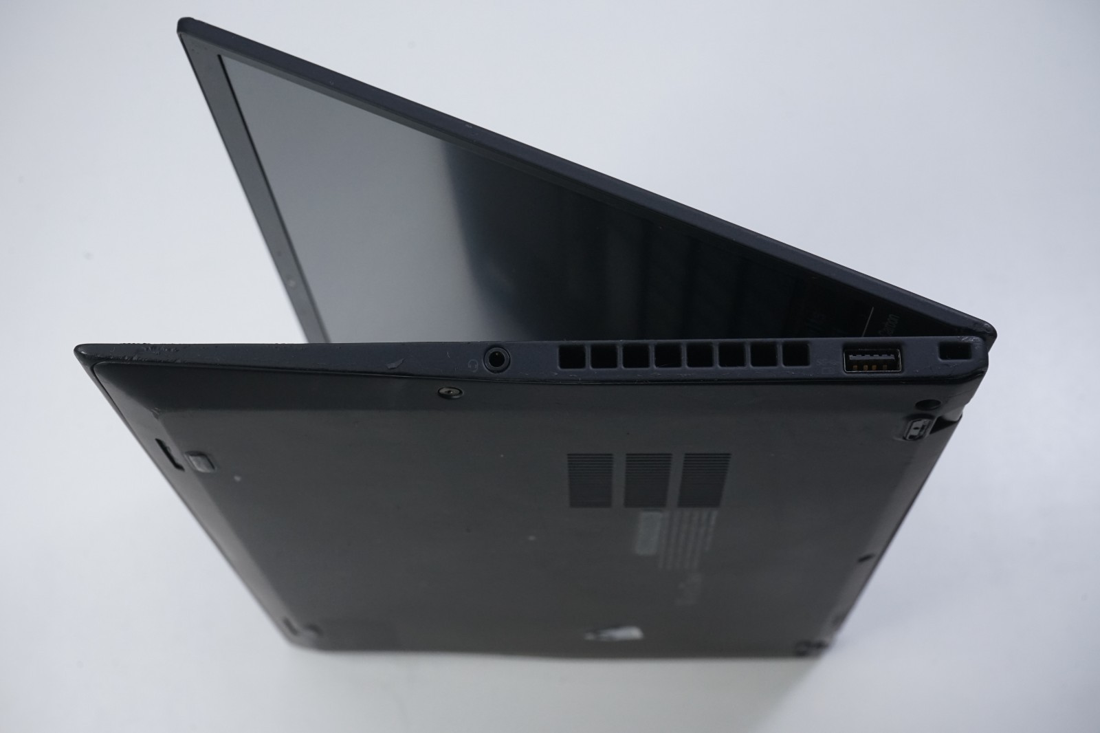 Lenovo ThinkPad X1 Carbon 5th Gen 14″ FHD Intel Core i7-7600U 16GB RAM (No SSD)