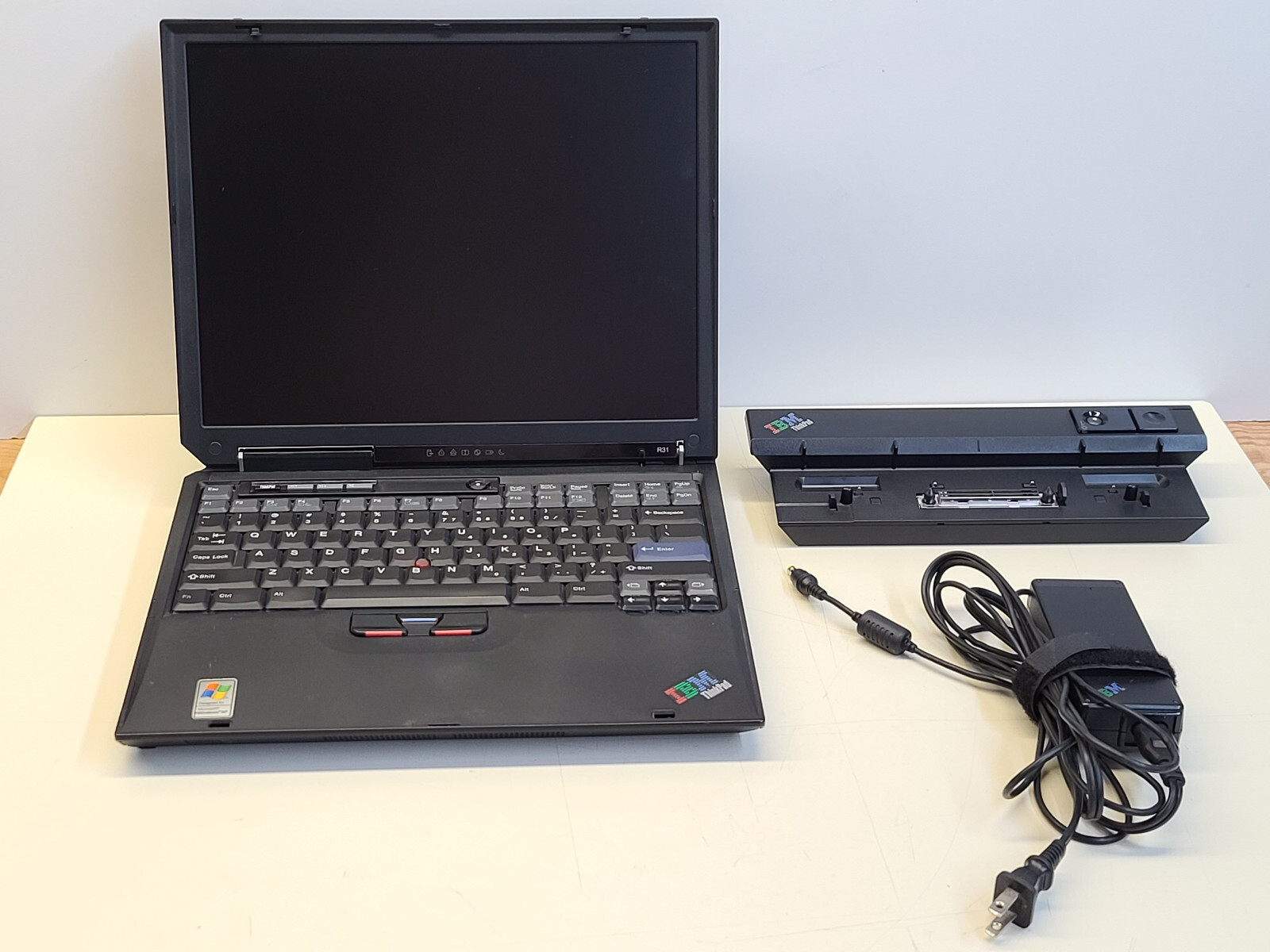 IBM Thinkpad R31 14.1″ Pentium 3 1000 + 384MB + 20GB Windows 98SE + DOCK TESTED