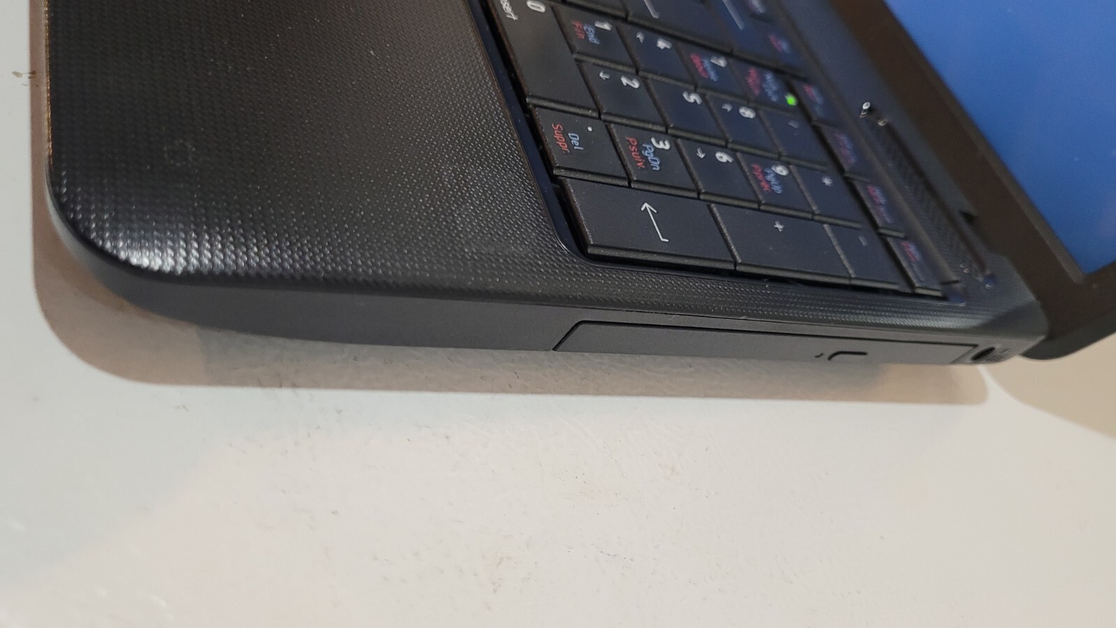 Toshiba Satellite C650D-005 | AMD E-240 1.5GHz| 4GB RAM | 15.6″ | NO HDD | NO AC