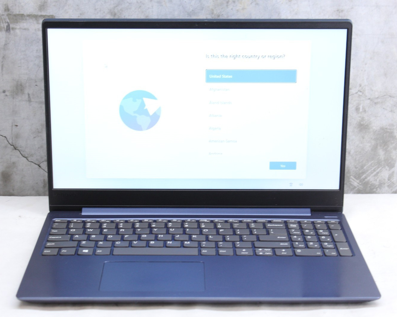 Lenovo IdeaPad 330s 15-IKB i3-8130U, 4GB, 256GB NVMe, *Buzzy Spkr* Win 11 Pro