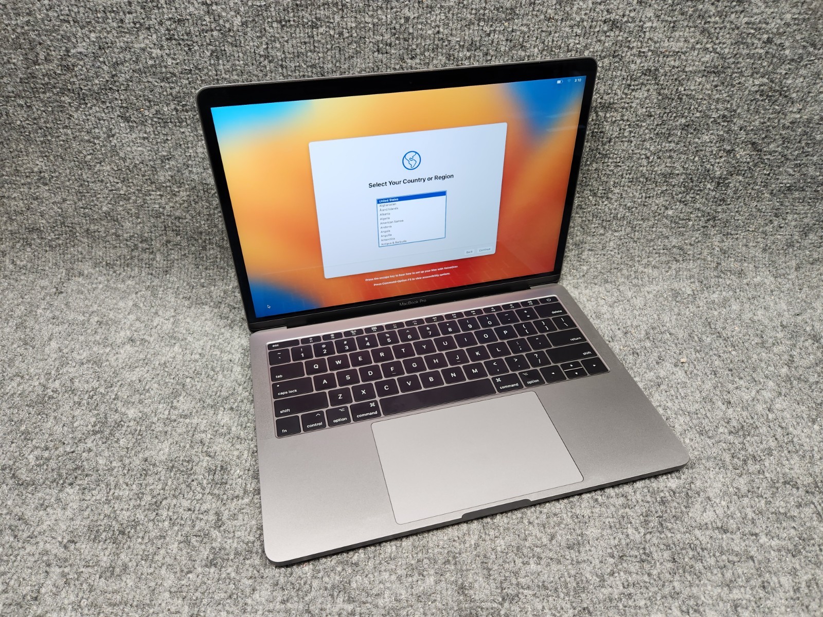 Apple MacBook Pro A1708 13.3″ Laptop Intel Core i5-7360U 2.3GHz 8GB RAM 512GB