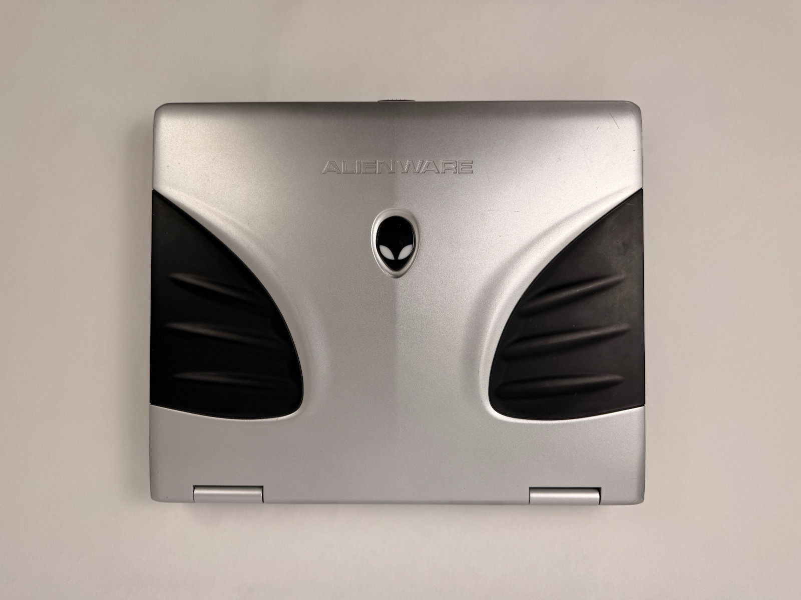 RARE 2004 Alienware Area 51m 766SN0 (Pentium 4, 1GB RAM, 80GB HDD, Win XP)