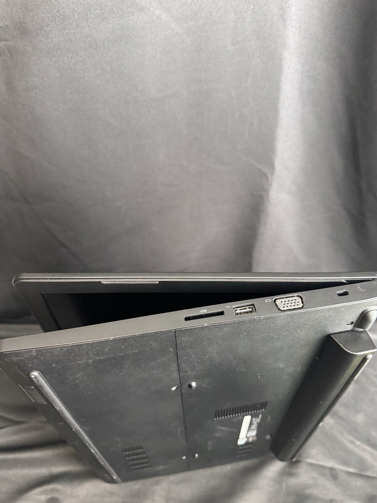 Latitude 3570 Intel I5 6th Gen No Ram No Hard Drive Has HD Caddy As Is NO POWER