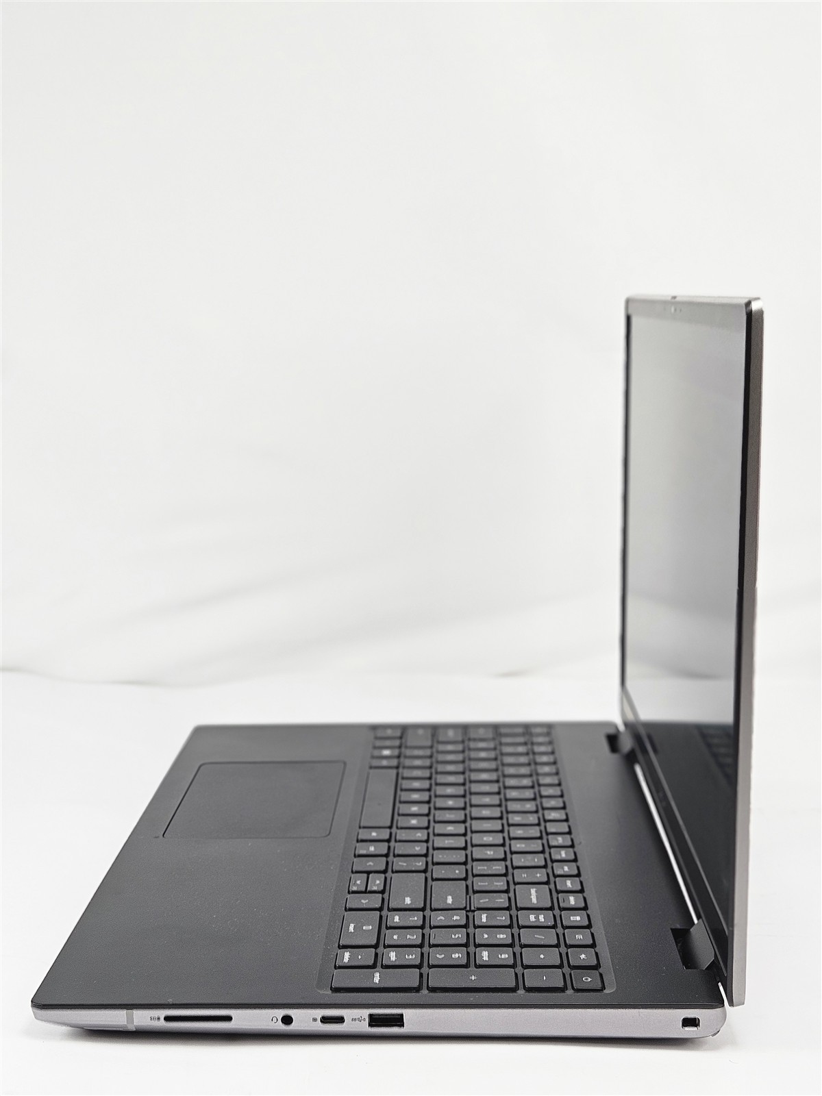 Dell Precision 7670 P114F i7-12850HX RTX A1000 64GB 1TB 16″