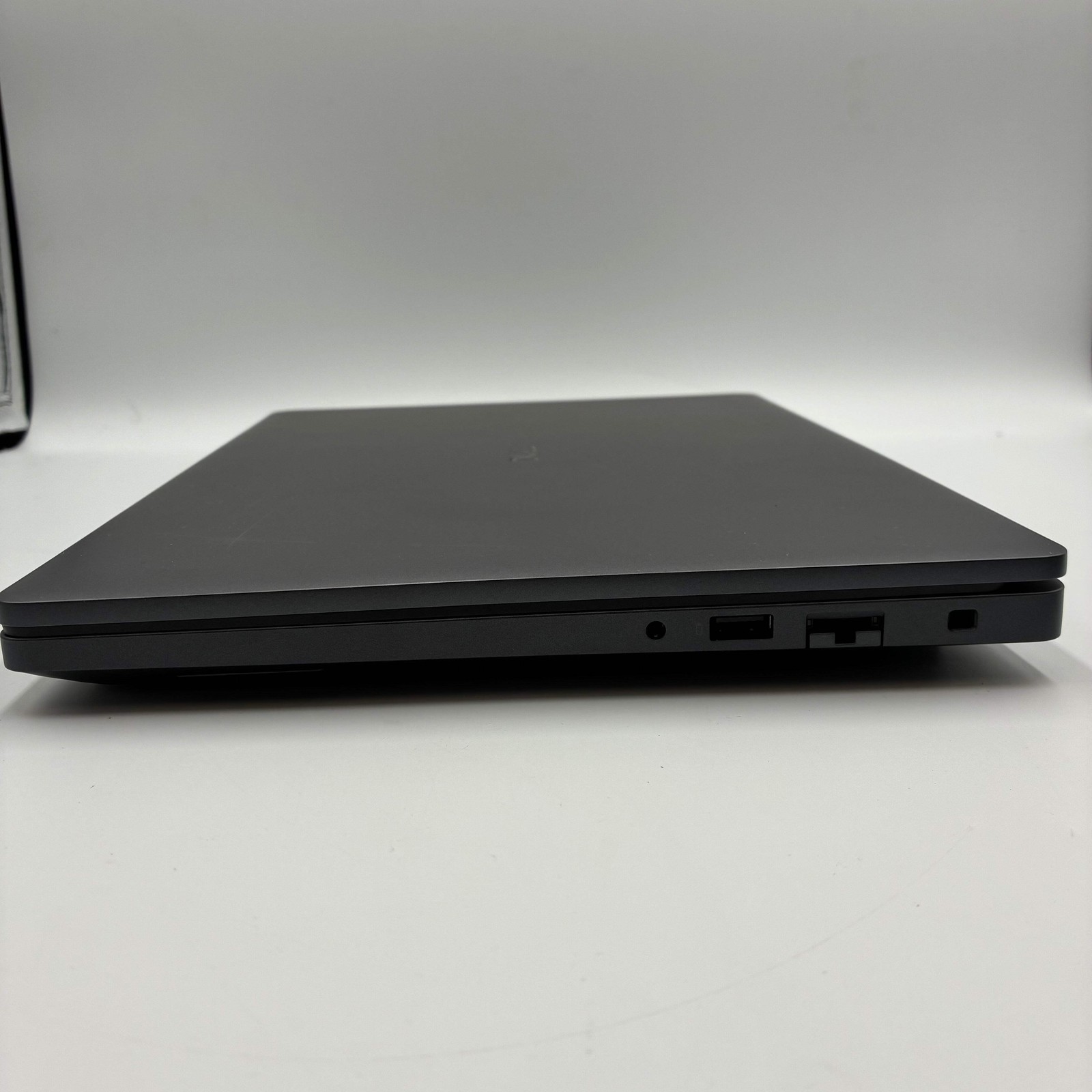 Dell Pro Max 14 MC14250 14″ Core Ultra 7 265H 32GB RAM 512GB SSD 512GB SSD