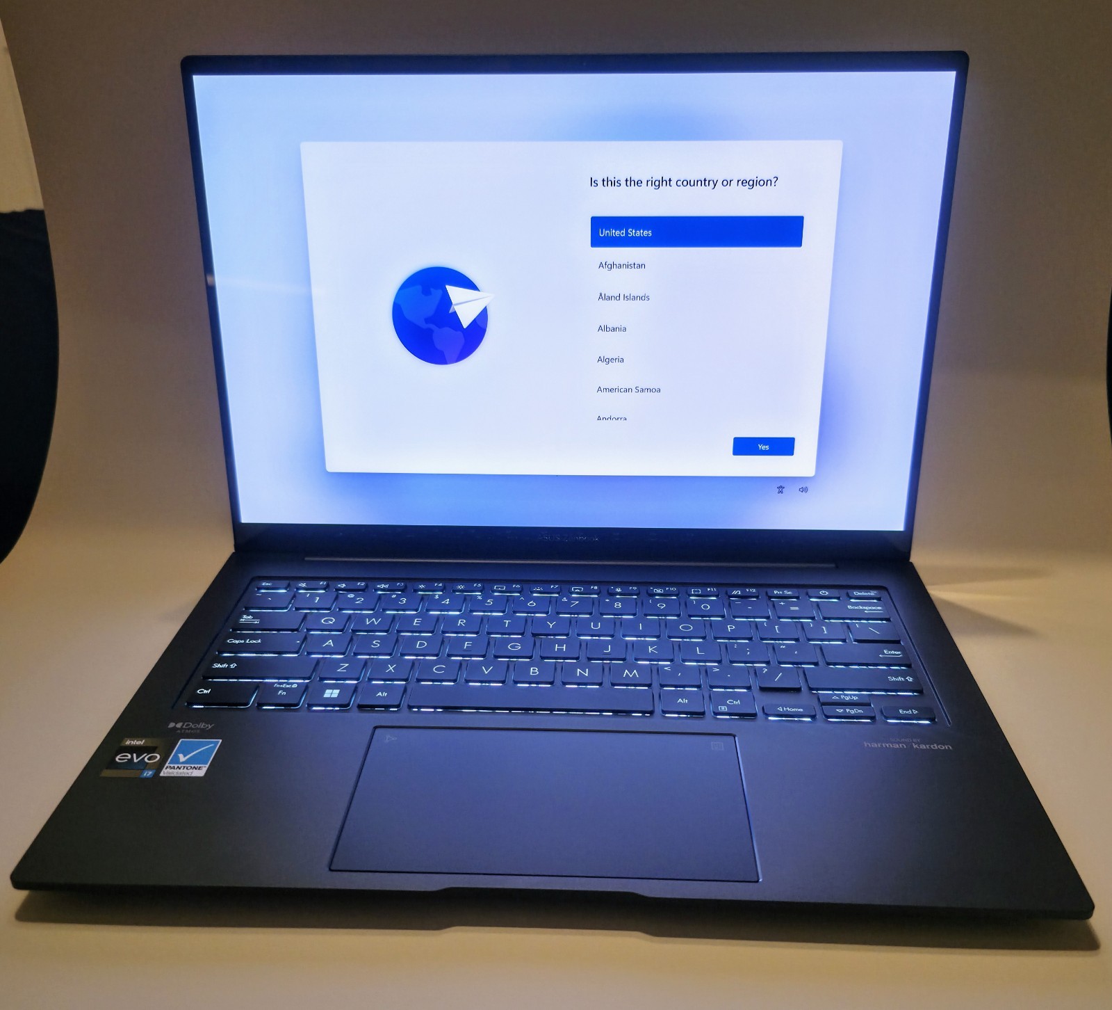 ASUS Zenbook 14X OLED Q420V 14.5″ Touch i7-13700H 16GB 512GB Laptop + Solo Bag