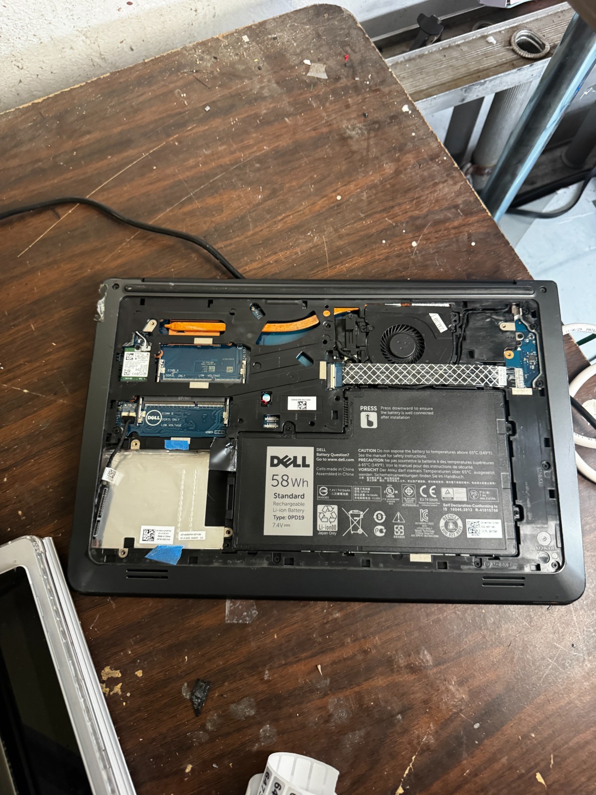 Dell Latitude 3550 Intel Celeron 3205U laptop For Parts/Repair #6444