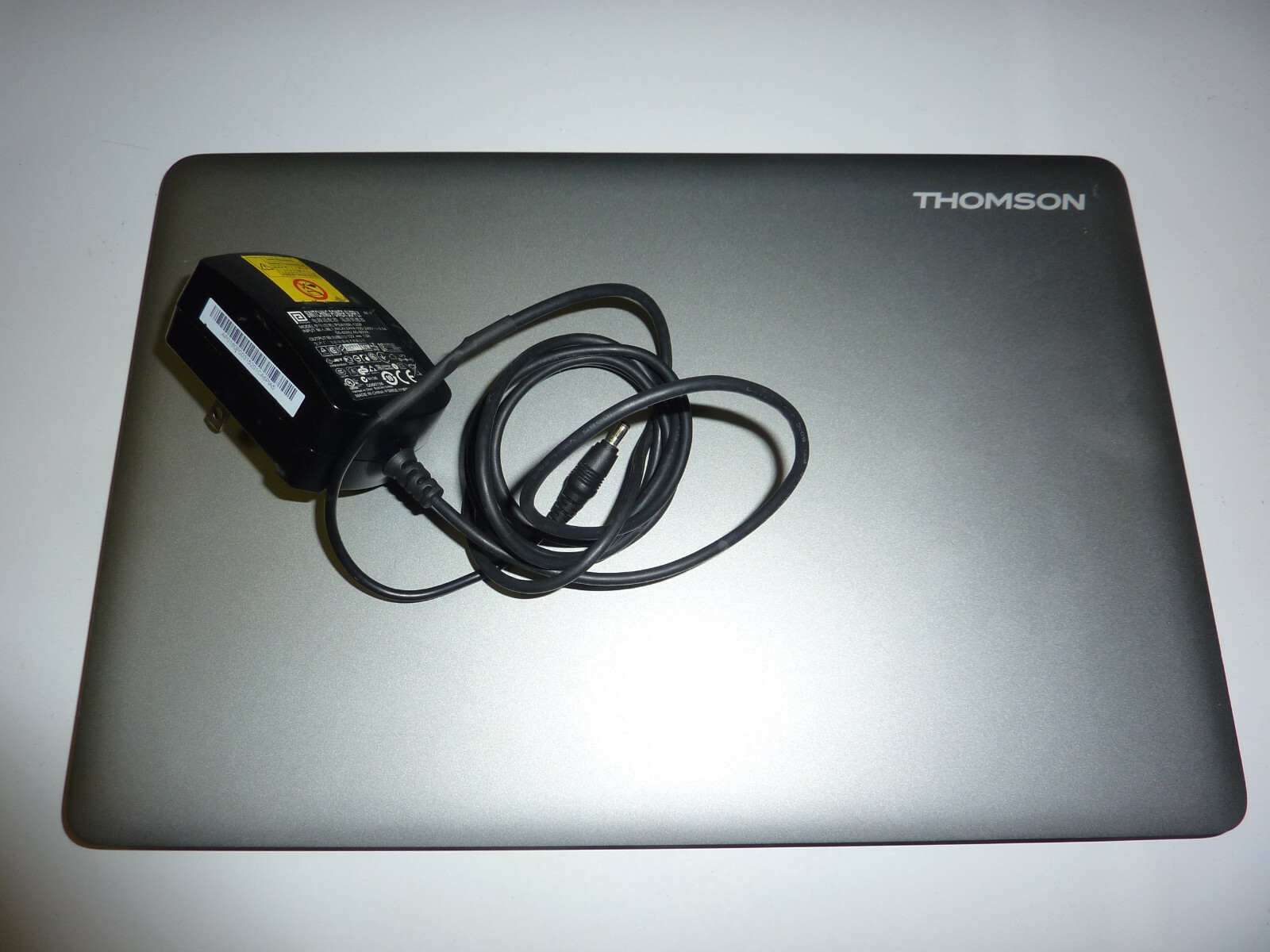 Thomson Neo X 14.1″ Windows 10 laptop Tungstene WWX14C4T64 64GB N3050 Very Nice