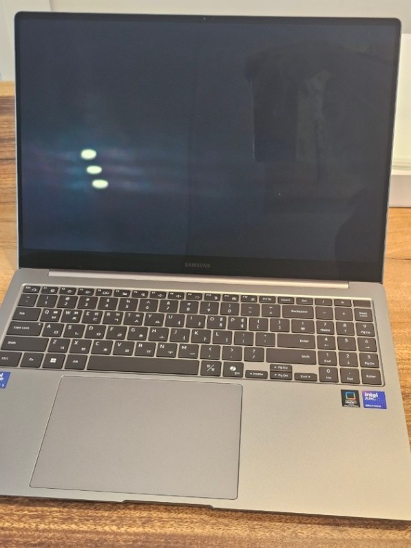 SAMSUNG Galaxy Book 5 Pro H 16″ / Ultra 7 32GB / 256GB / NT965XHW-A71AR