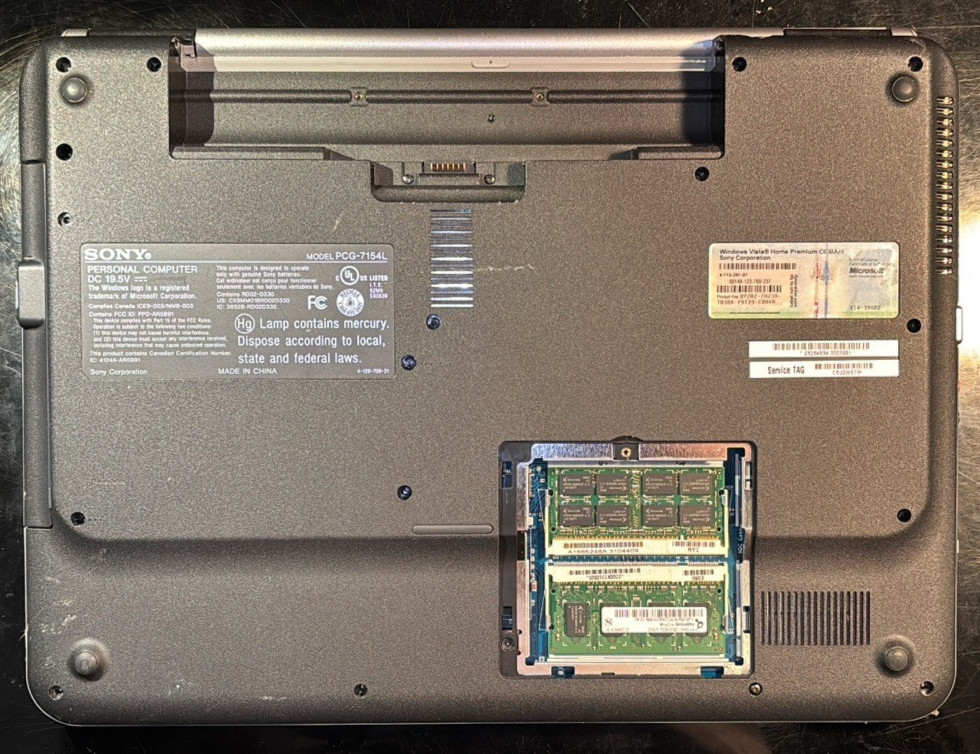 Sony VAIO PCG-7154L 3GB RAM Boots to Ubuntu. No battery.