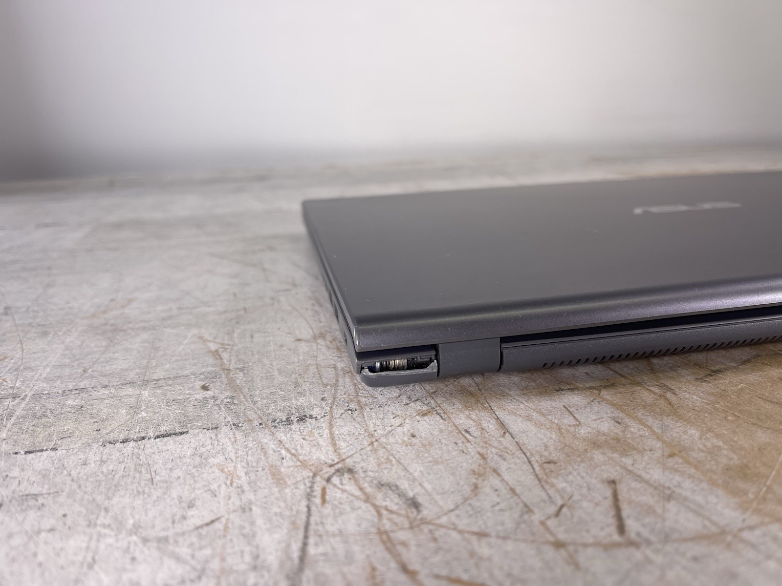 ASUS VIVOBOOK R565E i5-1135G7 @ 2.40GHz, 20GB RAM, NO HDD/OS