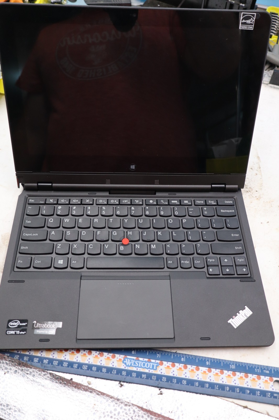 Lenovo ThinkPad windows 8, 2013, unknown specs. for parts. no returns.