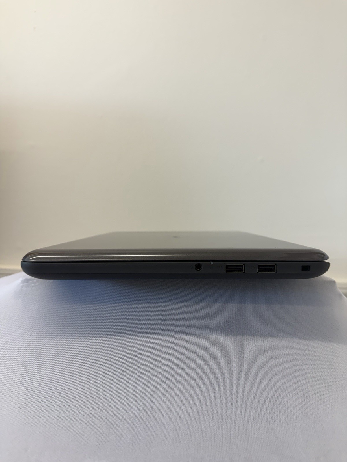 Dell Latitude 3380 Laptop – Good Screen – Intel i3-6006U – RAM 4GB – Read Des