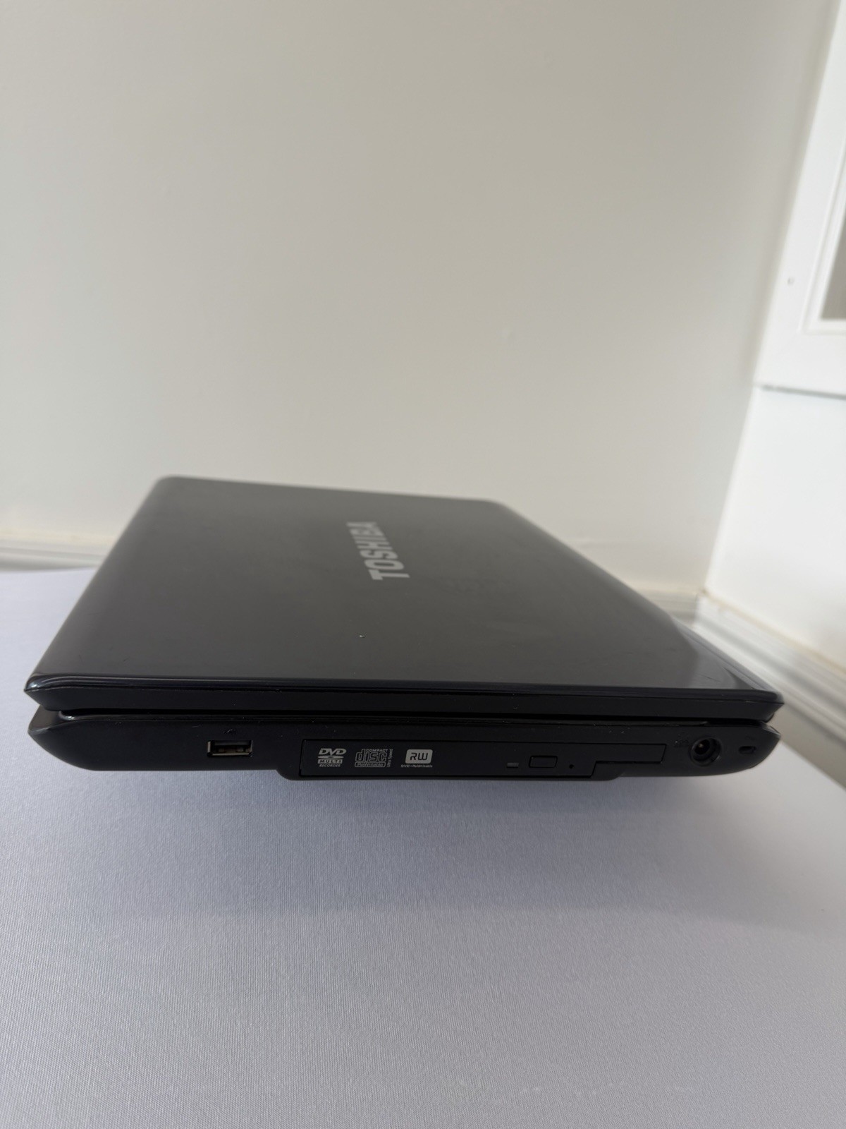 Toshiba Satellite L305-55955 – Good Screen – Intel Celeron 900 – Read Desc