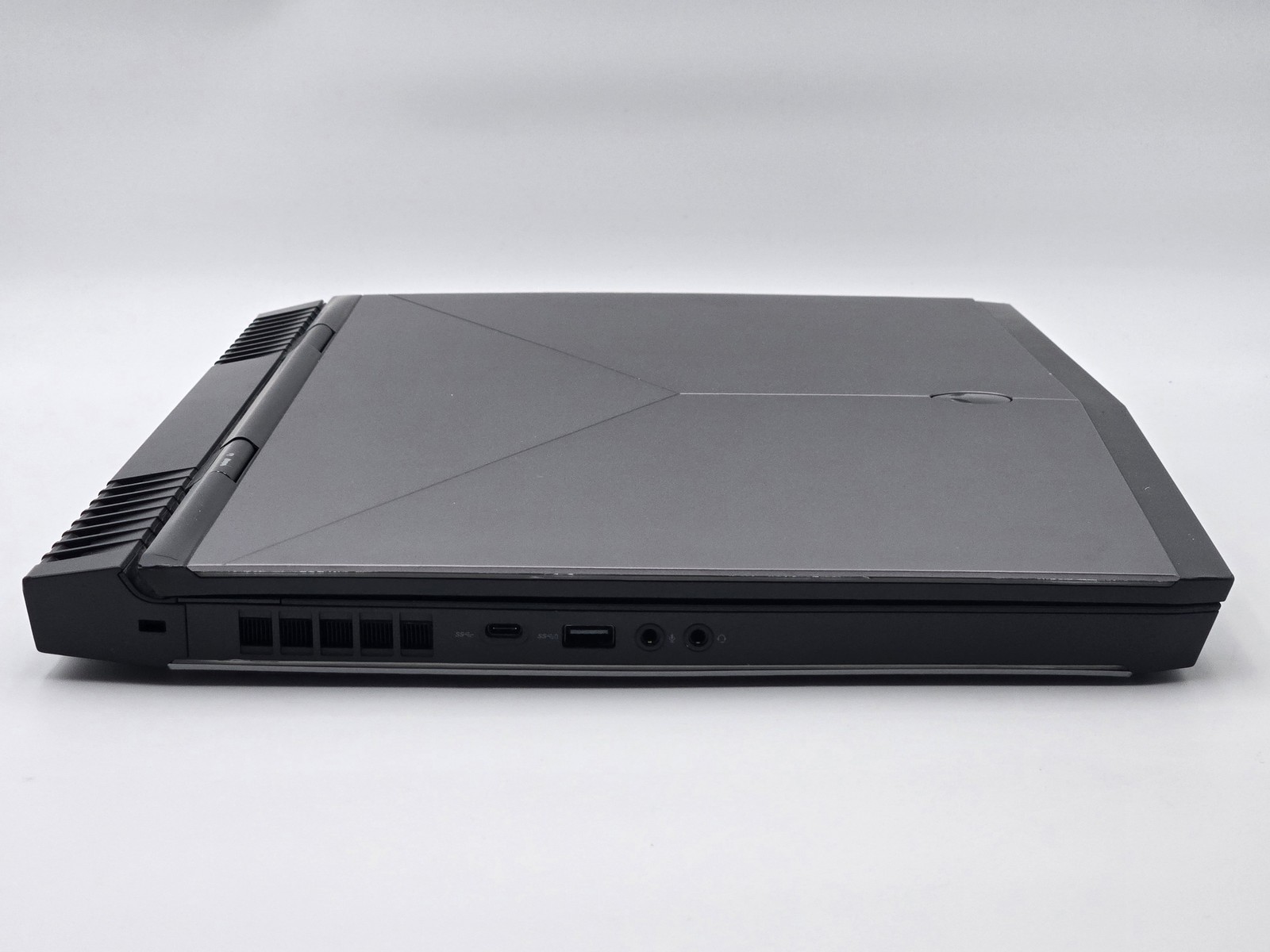 Dell Alienware 17 R4 17.3″ FHD i7-6700HQ GTX 1070 16GB 256GB SSD