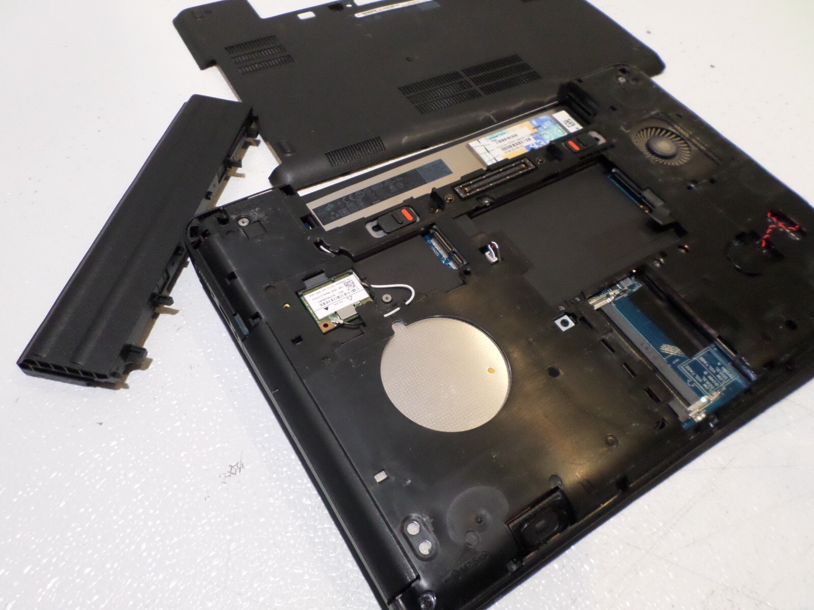 Dell Latitude E5440 Laptop – Intel Core i3 4th Gen, No HDD, No RAM – DAMAGED