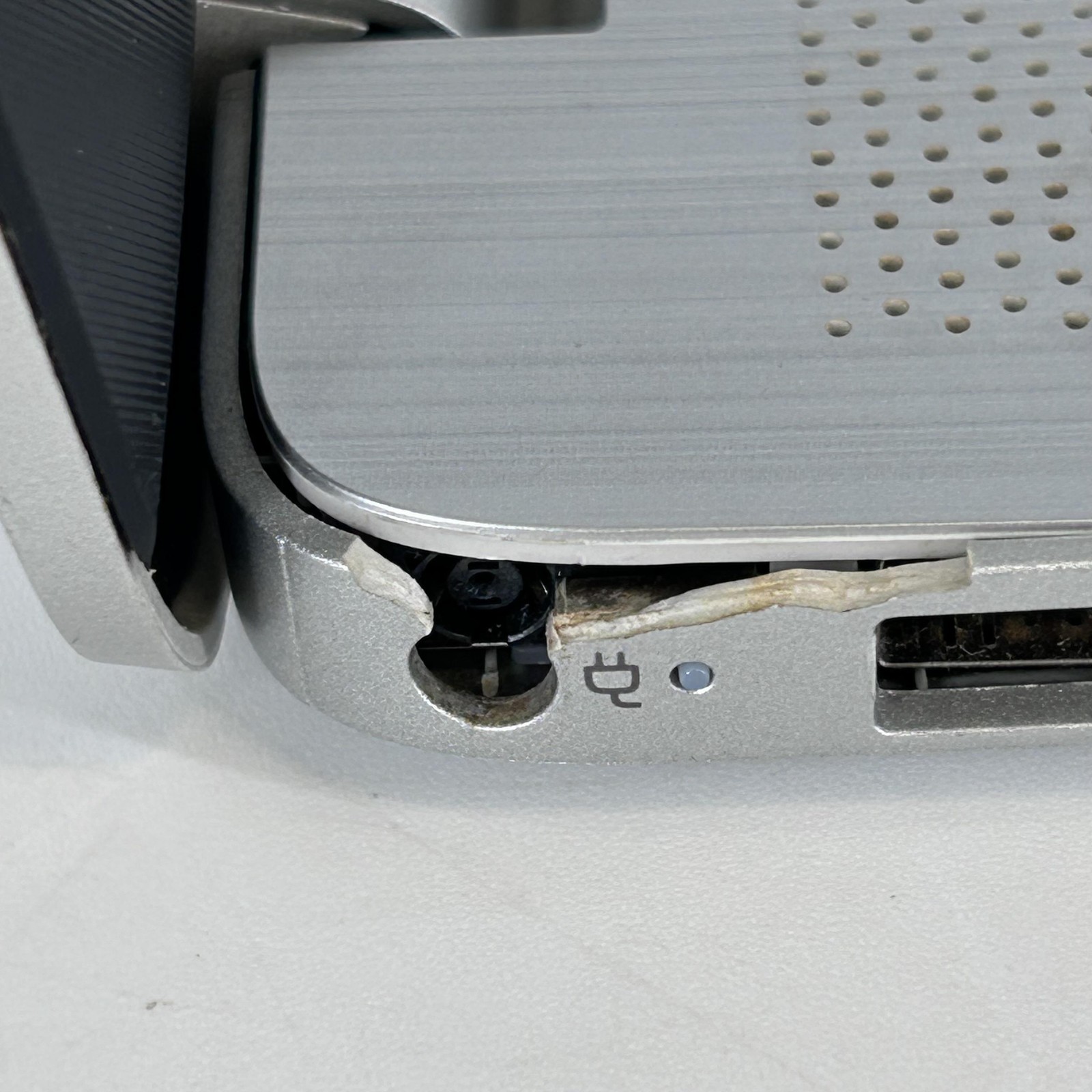 HP Pavilion 15 FHD 2.0 GHz Ryzen 7 4700U 16GB 256GB SSD Very Good – Frame Split