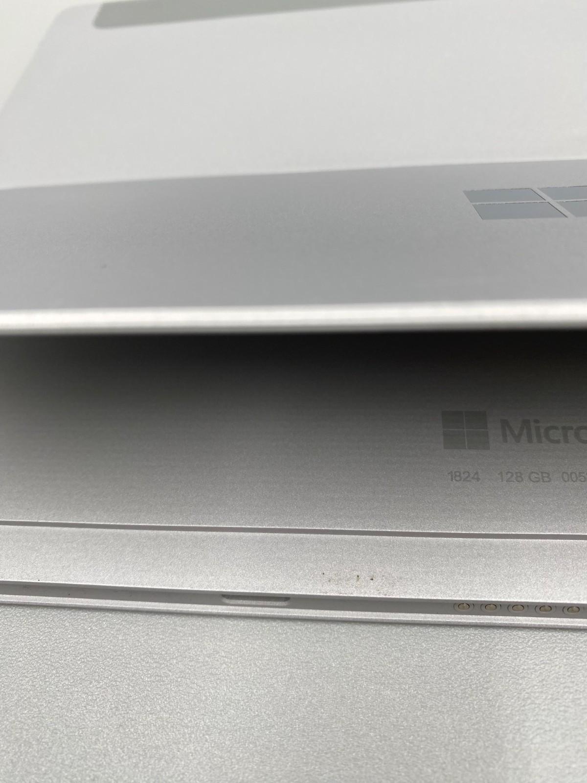 Microsoft Surface GO Tablet 1824 Pentium 4415Y 8GB DDR3 128GB SSD Silver B-
