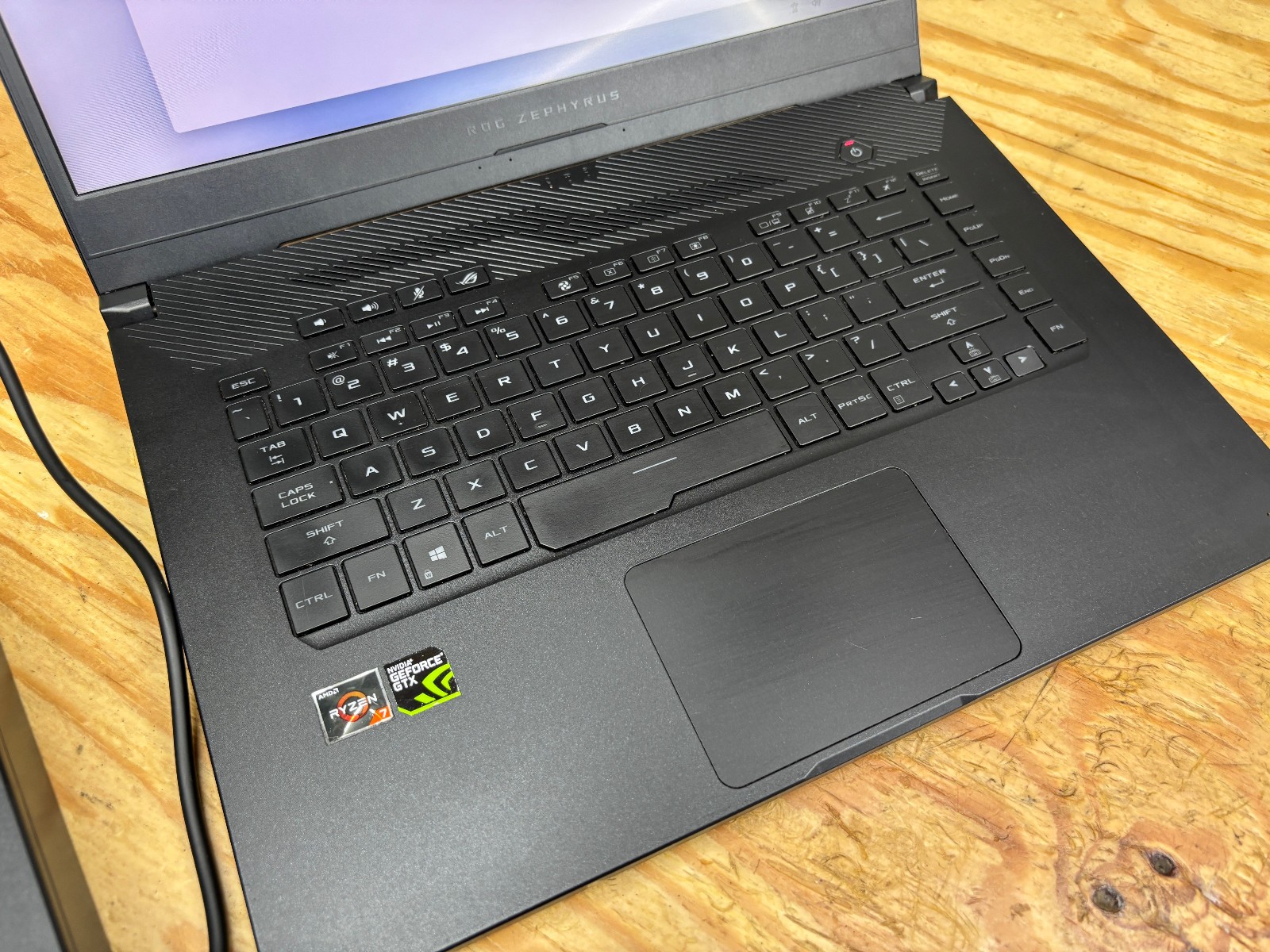 ASUS ROG Zephyrus G GA502DU 15.6 Ryzen 7 3750H GTX 1660Ti 16GB 512GB SSD Win11