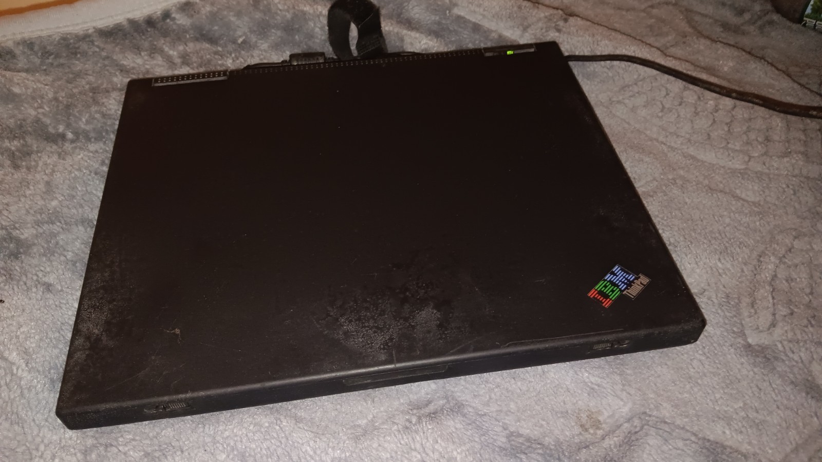 Vintage IBM Thinkpad T21 L aptop Intel P3 @ 800 MHz 256 MB of ram IBM Type 2647
