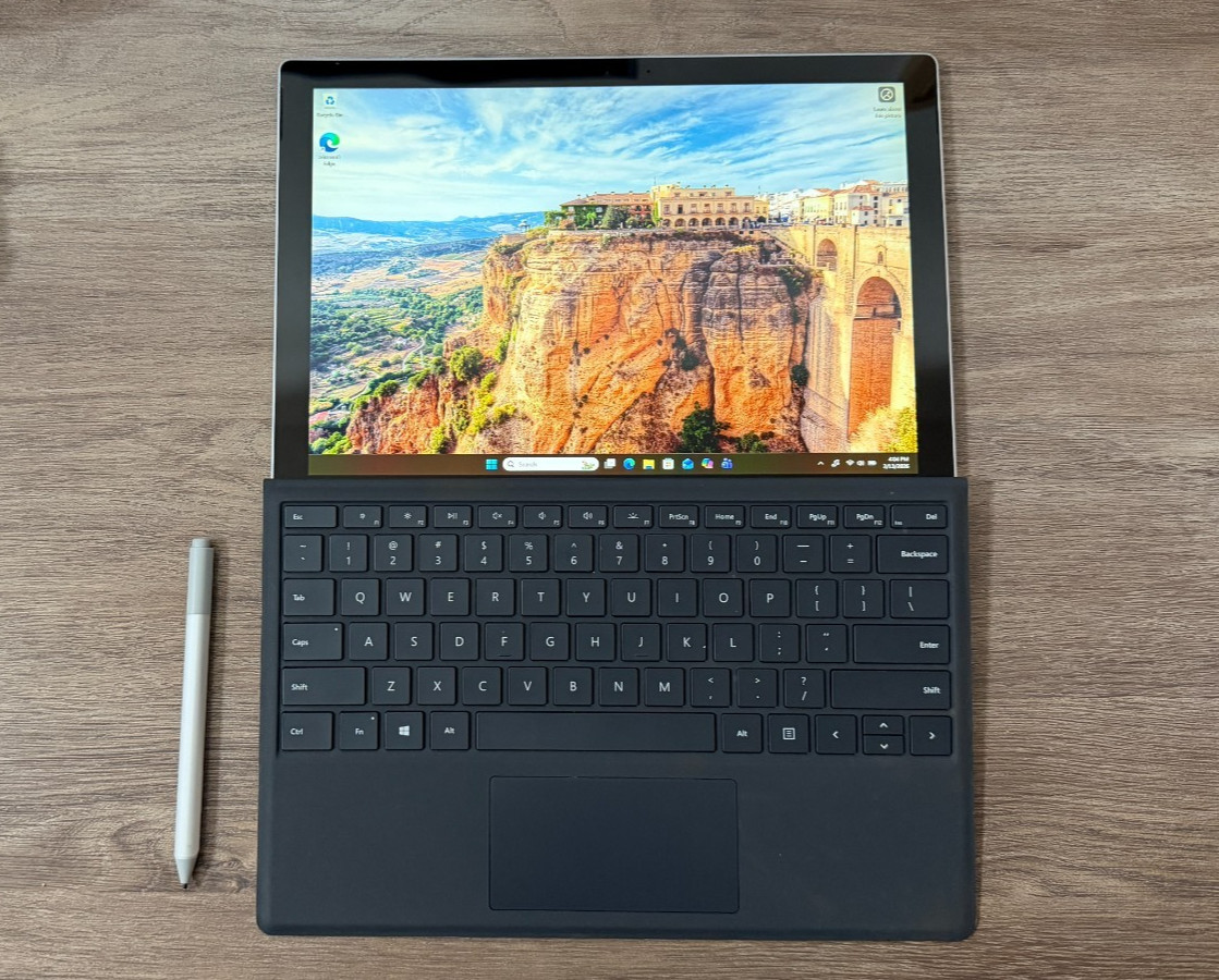 U49558 Microsoft Surface Pro LTE 123 26 GHz i57300U 8GB RAM 256GB Acces G2U