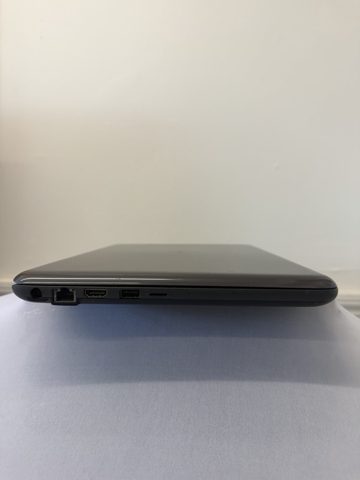 Dell Latitude 3380 Laptop – Good Screen – Intel i3-6006U – RAM 4GB – Read Des