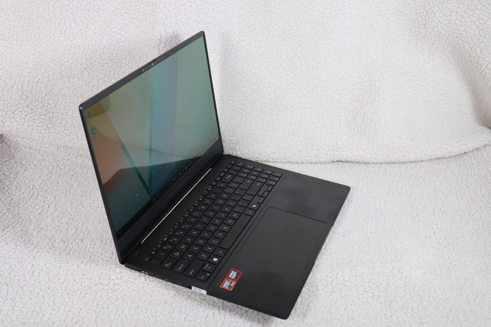 15.6″ Asus Vivobook S 15 (OLED) – Ryzen AI 9 – HX 370 / 16GB / 1TB / (#229)