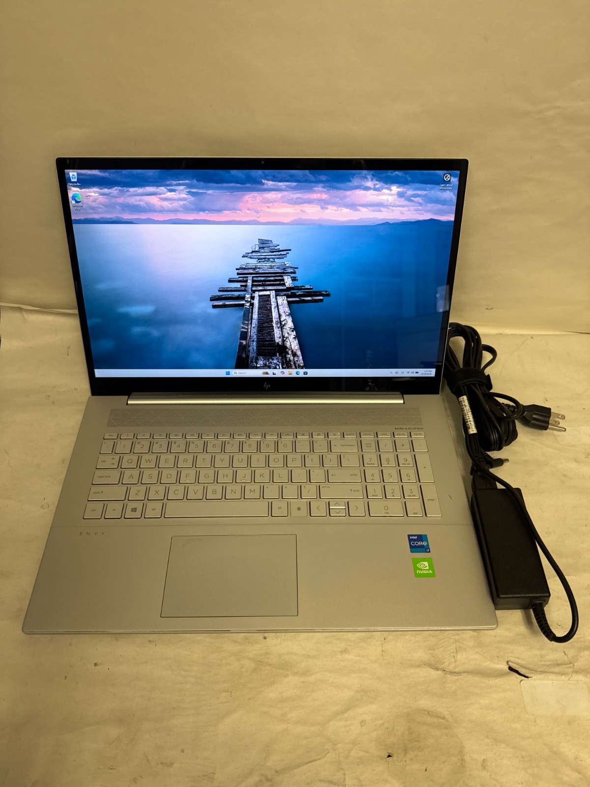 HP ENVY Laptop 17 i7-1165G7 2.8GHz 16GB RAM 512GB NVMe MX450 Win11P