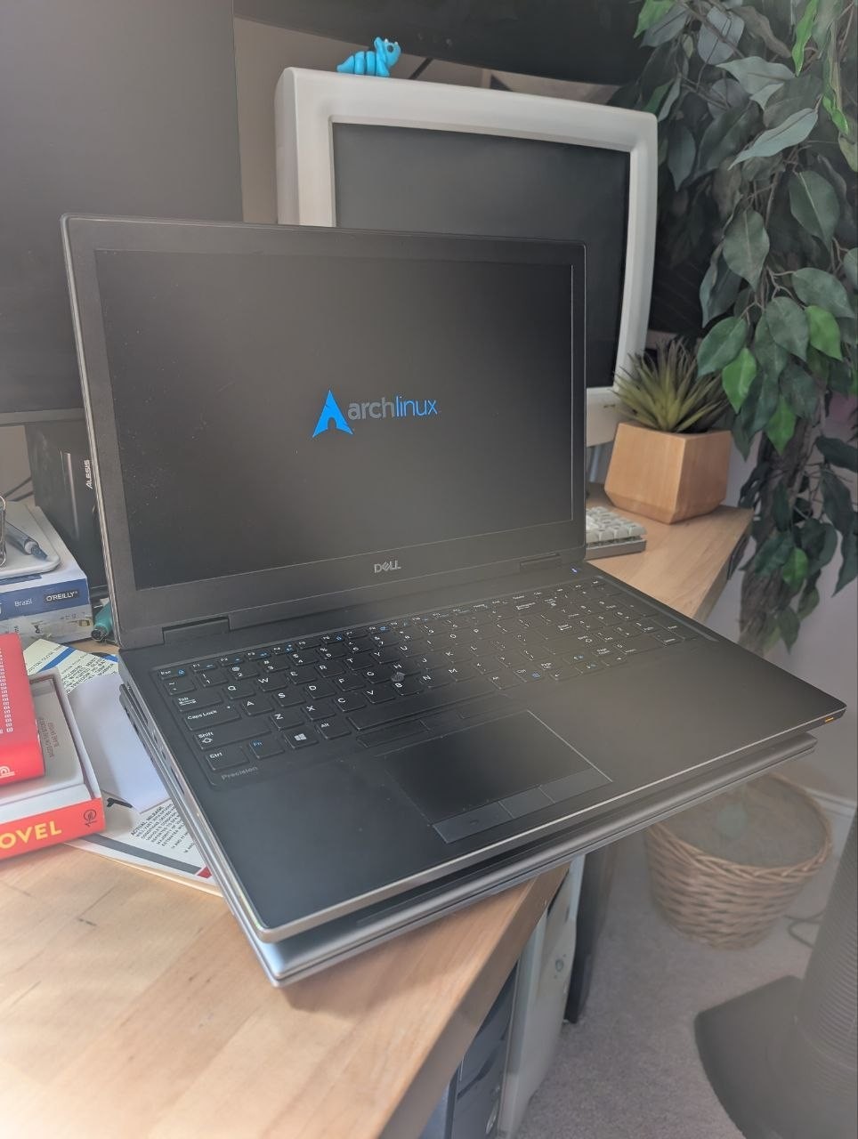 Dell Precision 7530 15″ 1 TB storage, i7, 16 gb RAM, and quadro p1000.