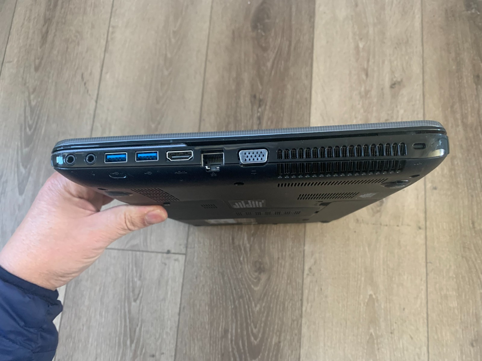 Toshiba Satellite L850 Intel Core i3-2348M 2.30GHz 8GB RAM 320GB HDD Win 10