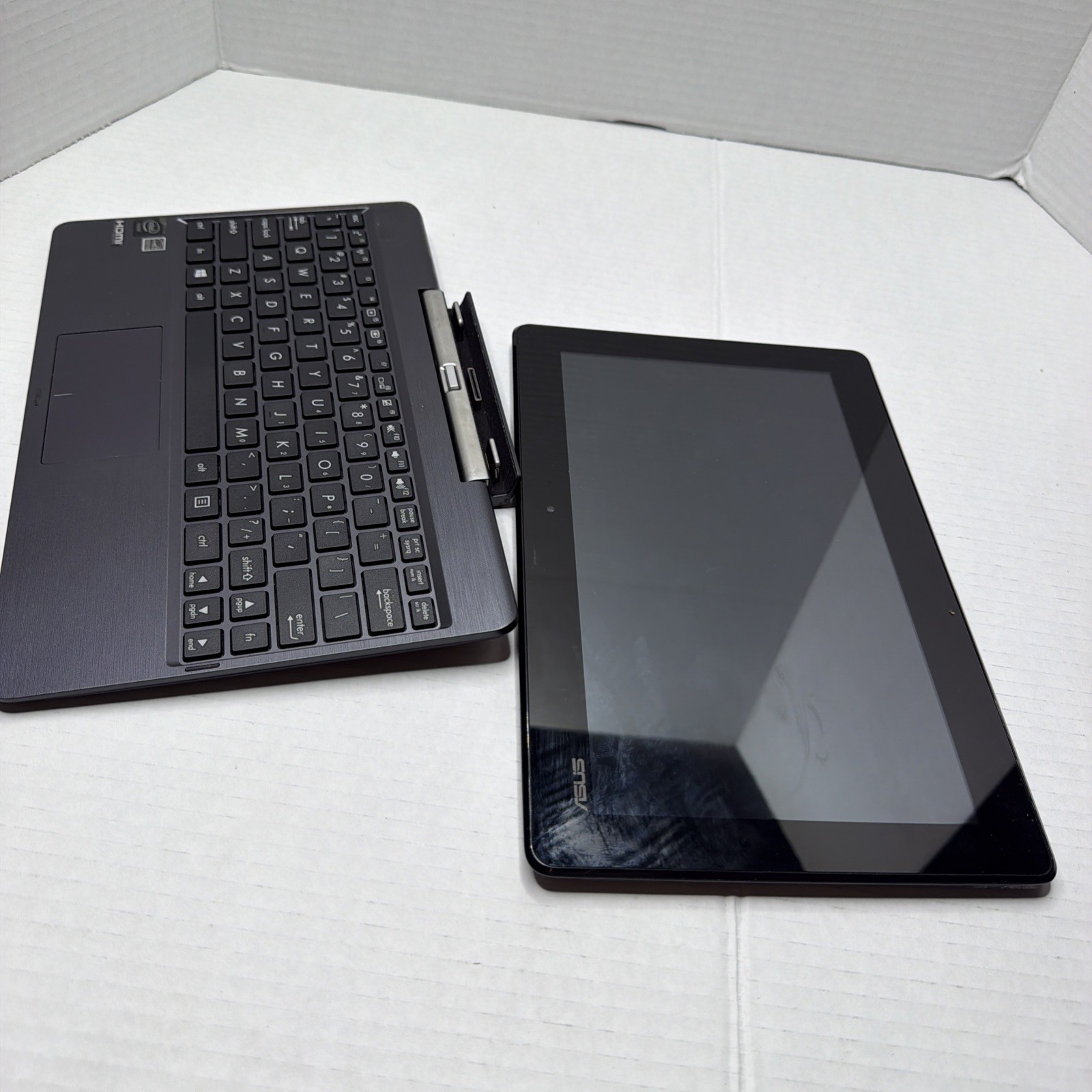 ASUS Transformer Book T100TAF 10.1″ Laptop Touchscreen 2GB Intel 32GB Untested