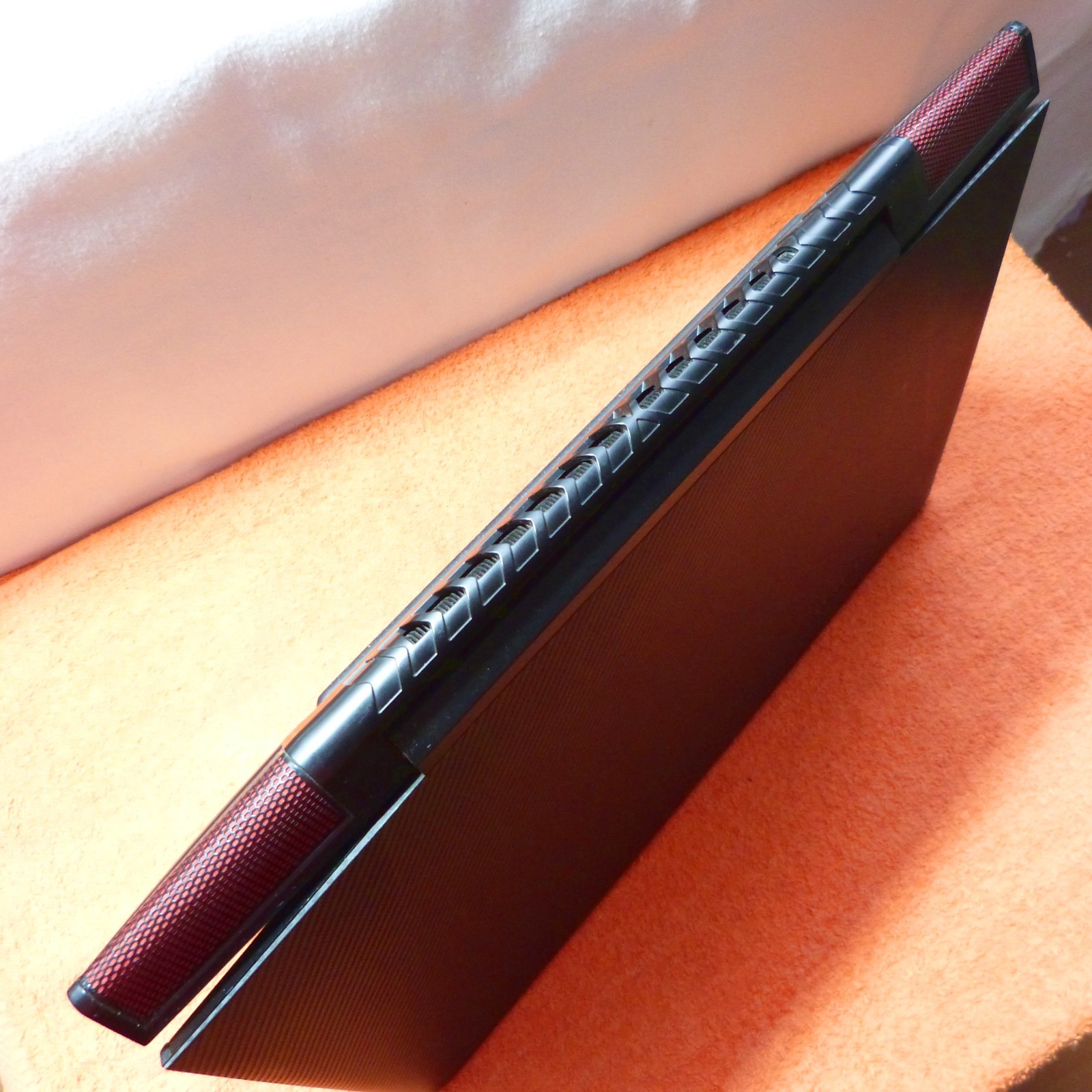 Lenovo Y700 14″ JBL SOUND l GAMING METAL QUAD i7 l 16GB RAM NEW Windows 11