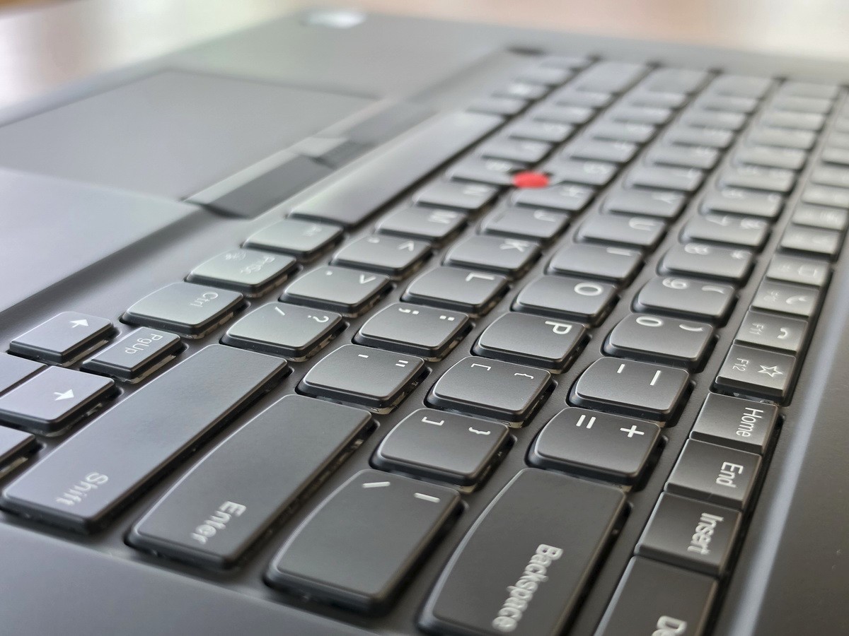 Lenovo ThinkPad P1 Gen 3 Xeon W-10855M 16GB 15.6″ FHD 1920×1080 NVIDIA T2000