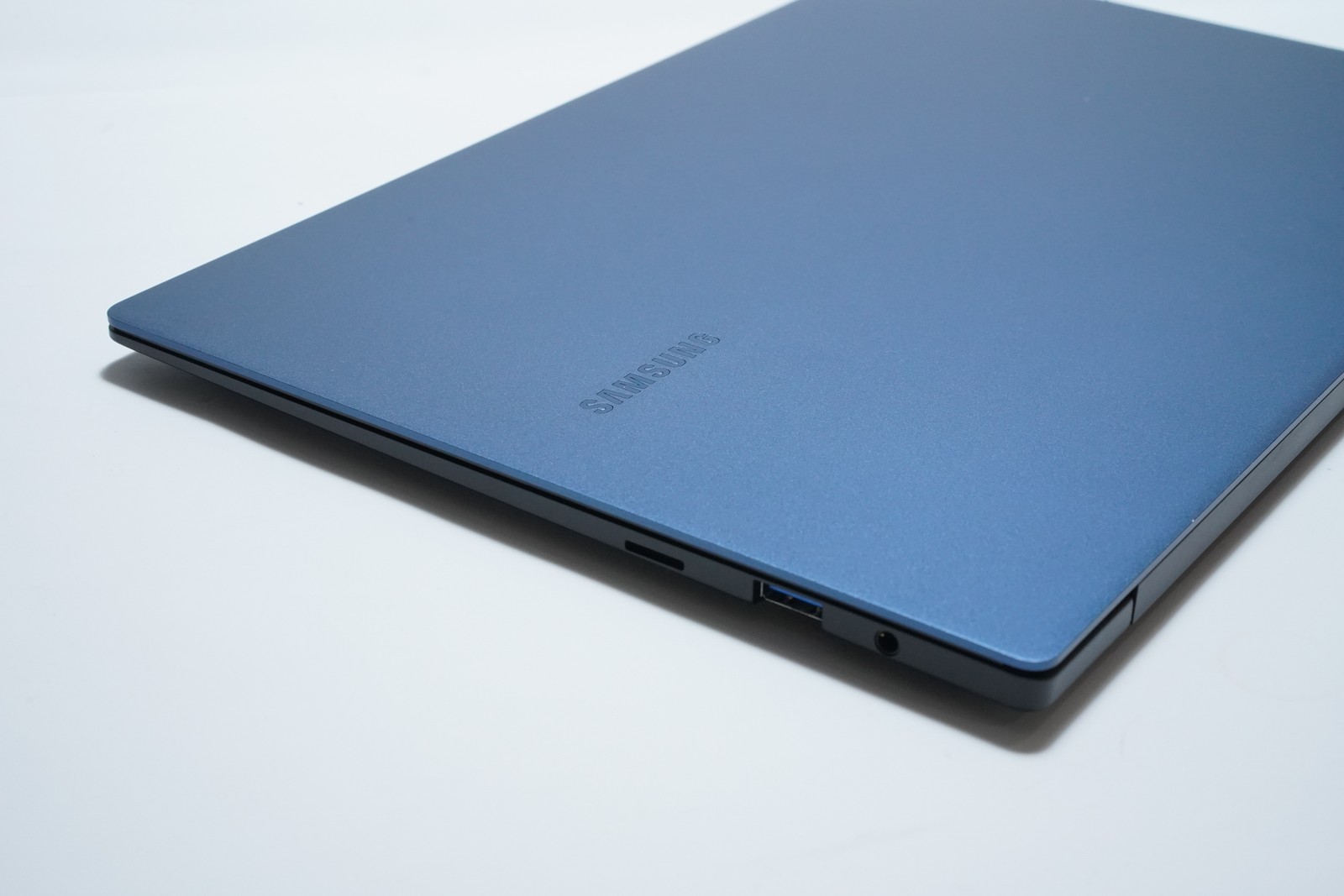 Samsung Galaxy Book Pro 13.3″ OLED Ultralight Laptop i5 8GB 512GB SSD