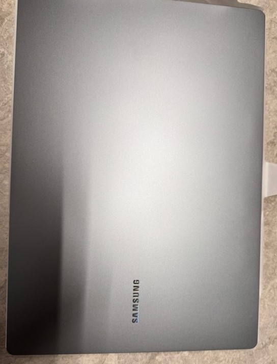 SAMSUNG Galaxy Book 5 Pro H 16″ / Ultra 7 32GB / 1TB / NT960XHA-K71AR
