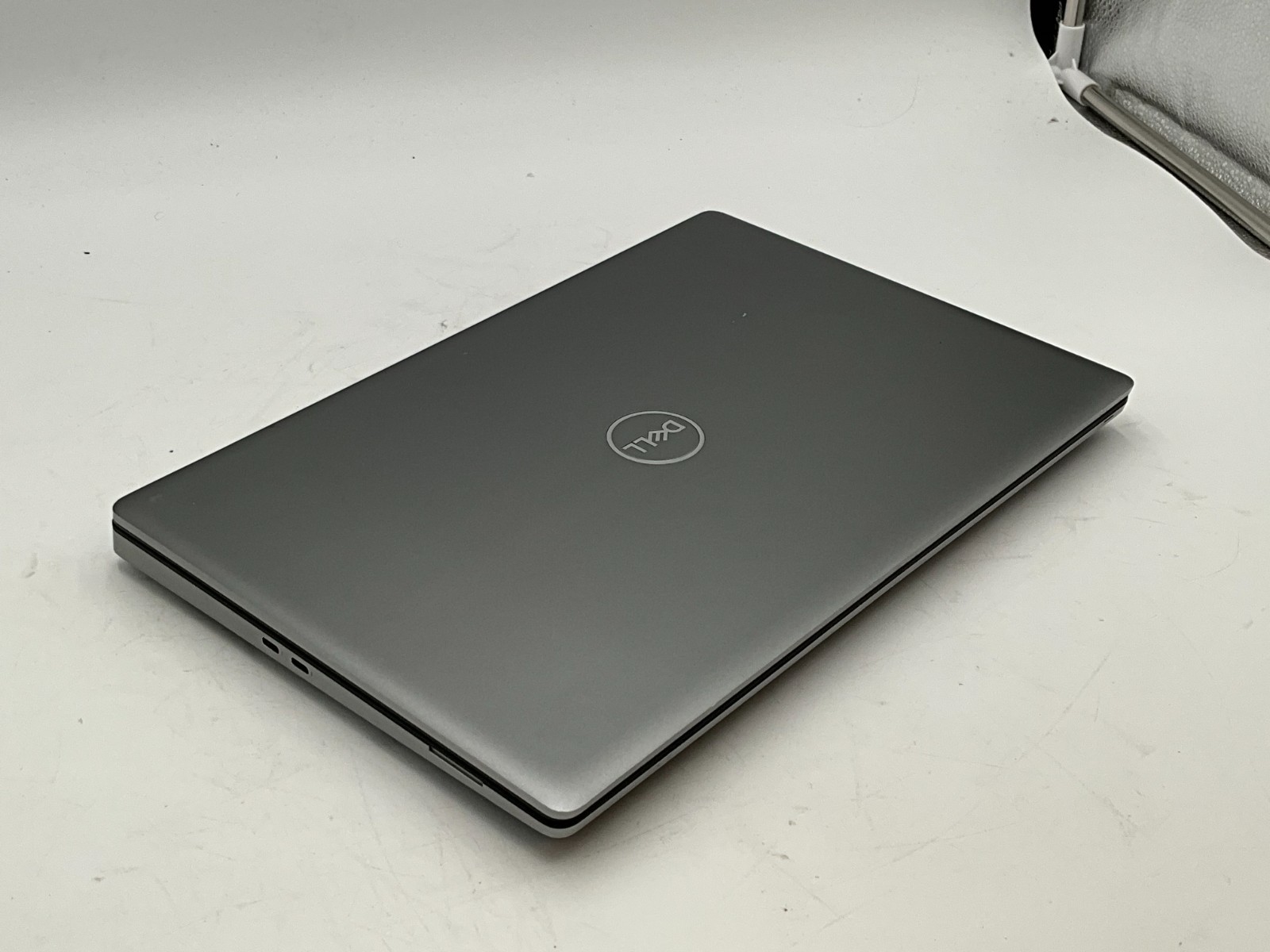DELL Precision 7560 i7-11850H 2.50 32GB 1tb T1200 15.6″ WIN11 *read* 42TQ2J3