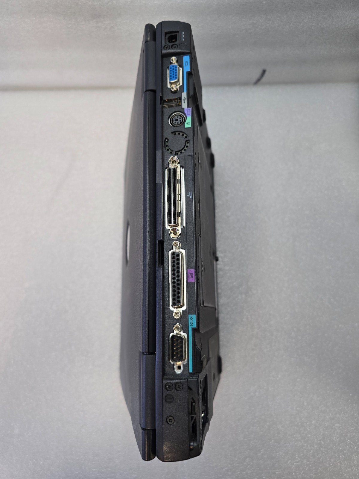 Dell Latitude C600 Laptop Windows 2000 Powers On PIII w/ Charger Parallel/S Port