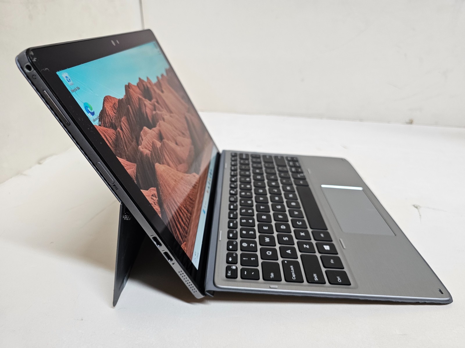 Dell Latitude 7200 Tablet – 1.9 GHz i7-8665U 16GB 256GB 12.3″ Touchscreen – SP1