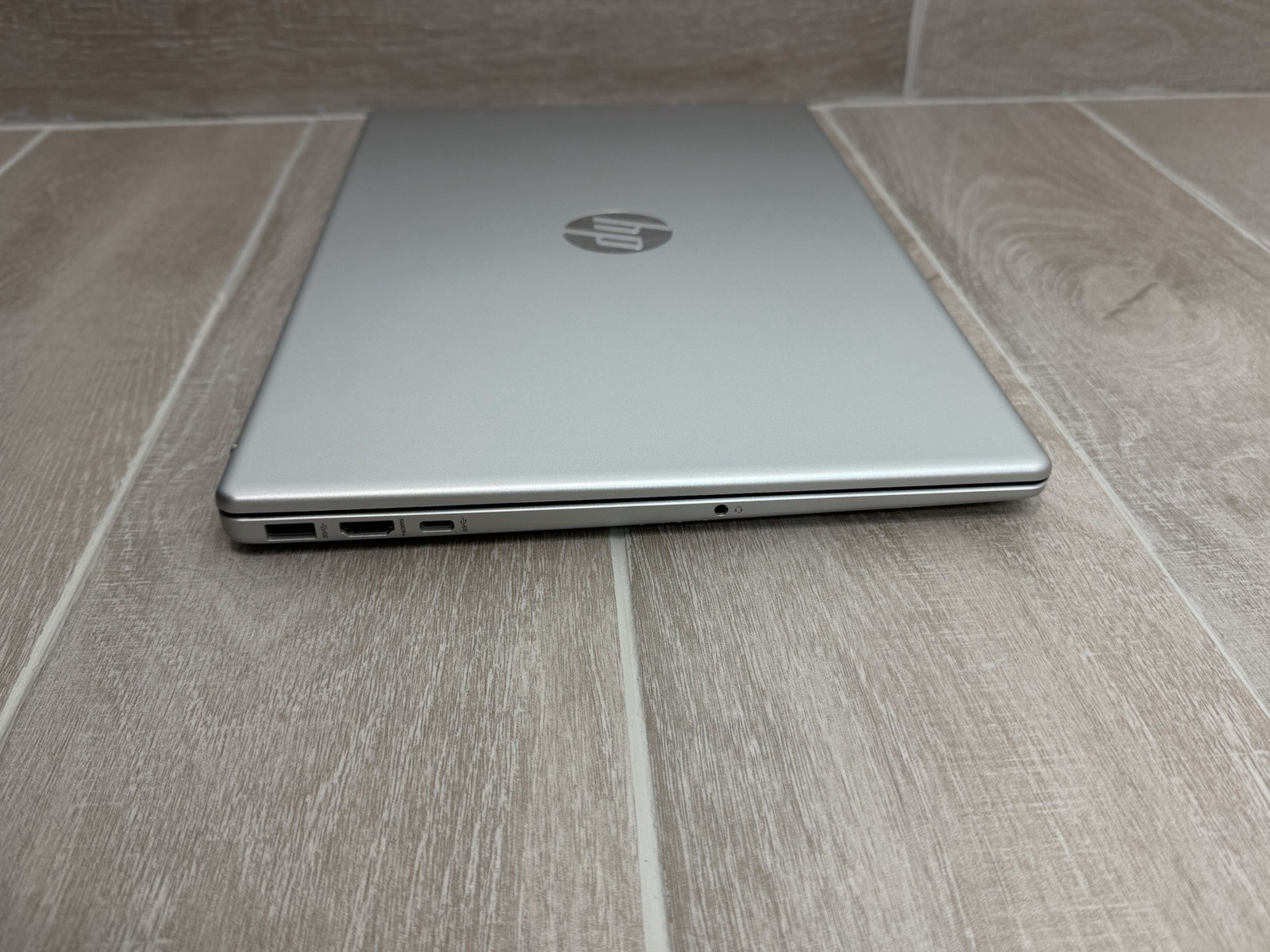 HP Laptop 15-FC0869NR 15.6″ Touch Laptop Ryzen 5 7520U 8GB RAM 256GB NVMe Win-11