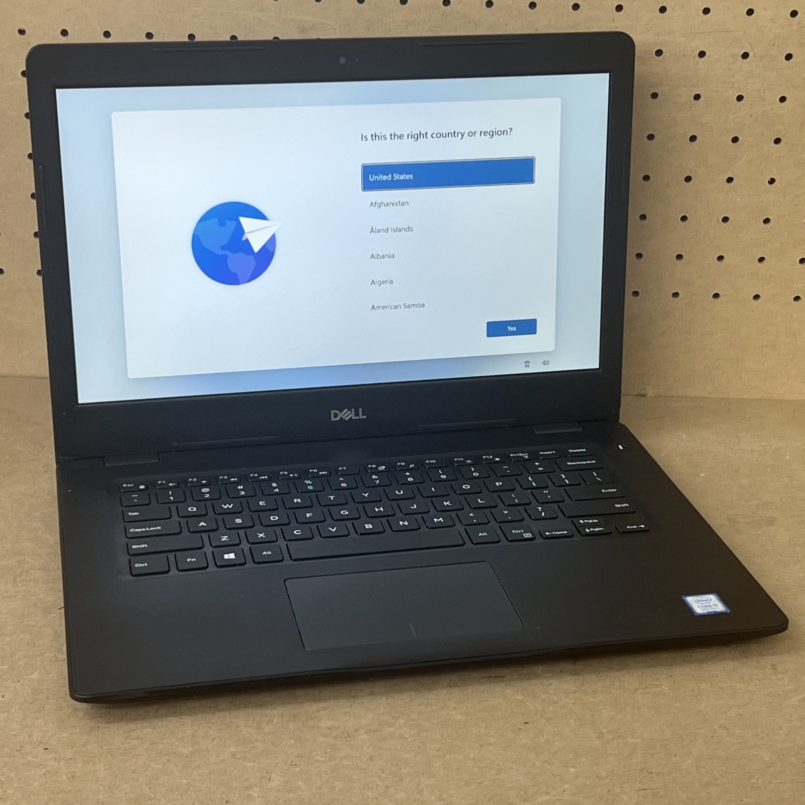 Dell Latitude 3490 i5-8250U 1.6GHz 8GB Ram 256GB SSD – Good *Low Battery*