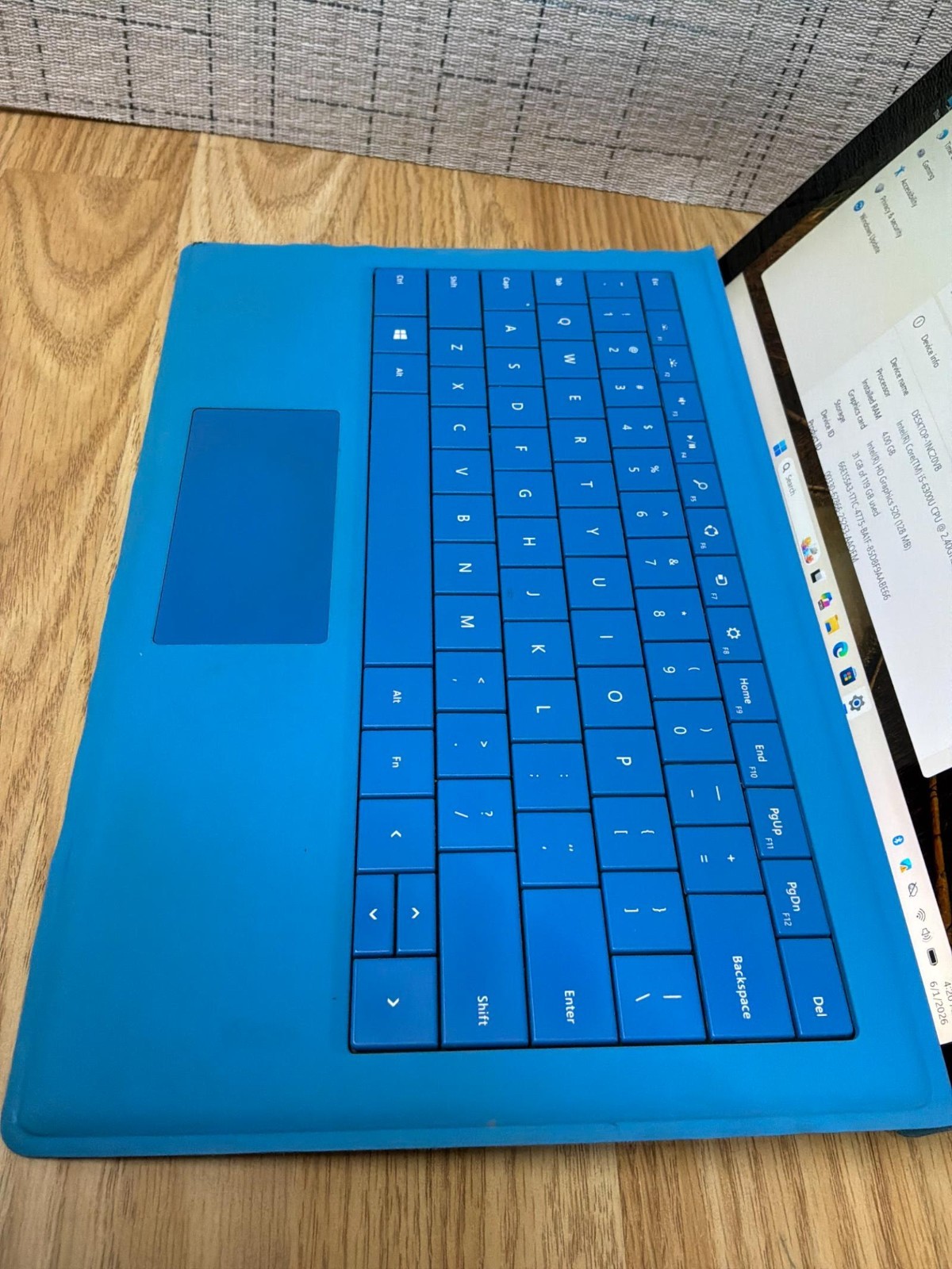 Microsoft Surface Pro 4 i5-6300U 4GB RAM 128GB SSD Intel HD 520 Windows 11