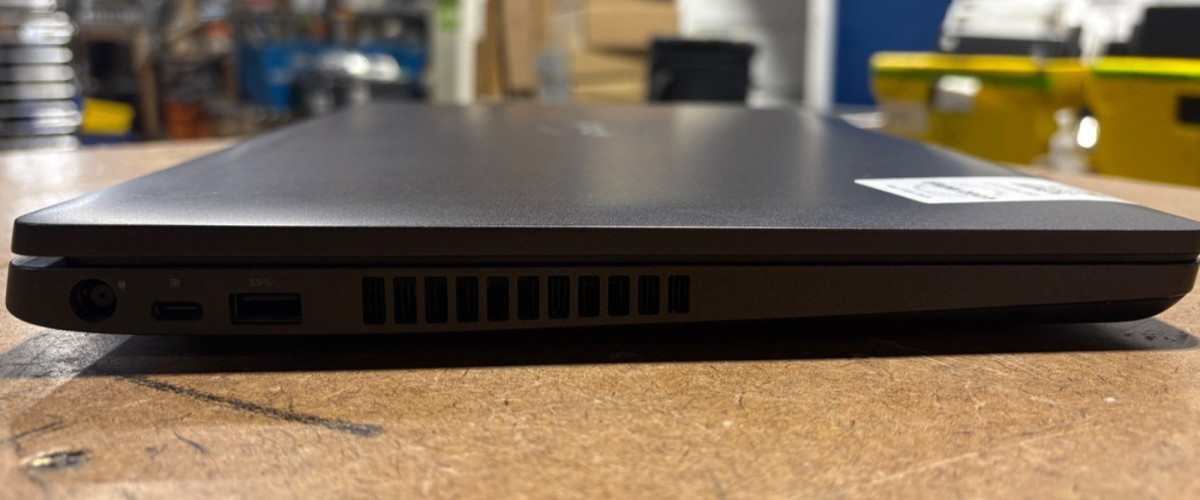 Dell Latitude 5500 15.6″ i5-8365U 16GB RAM 256GB SSD No OS/Charger
