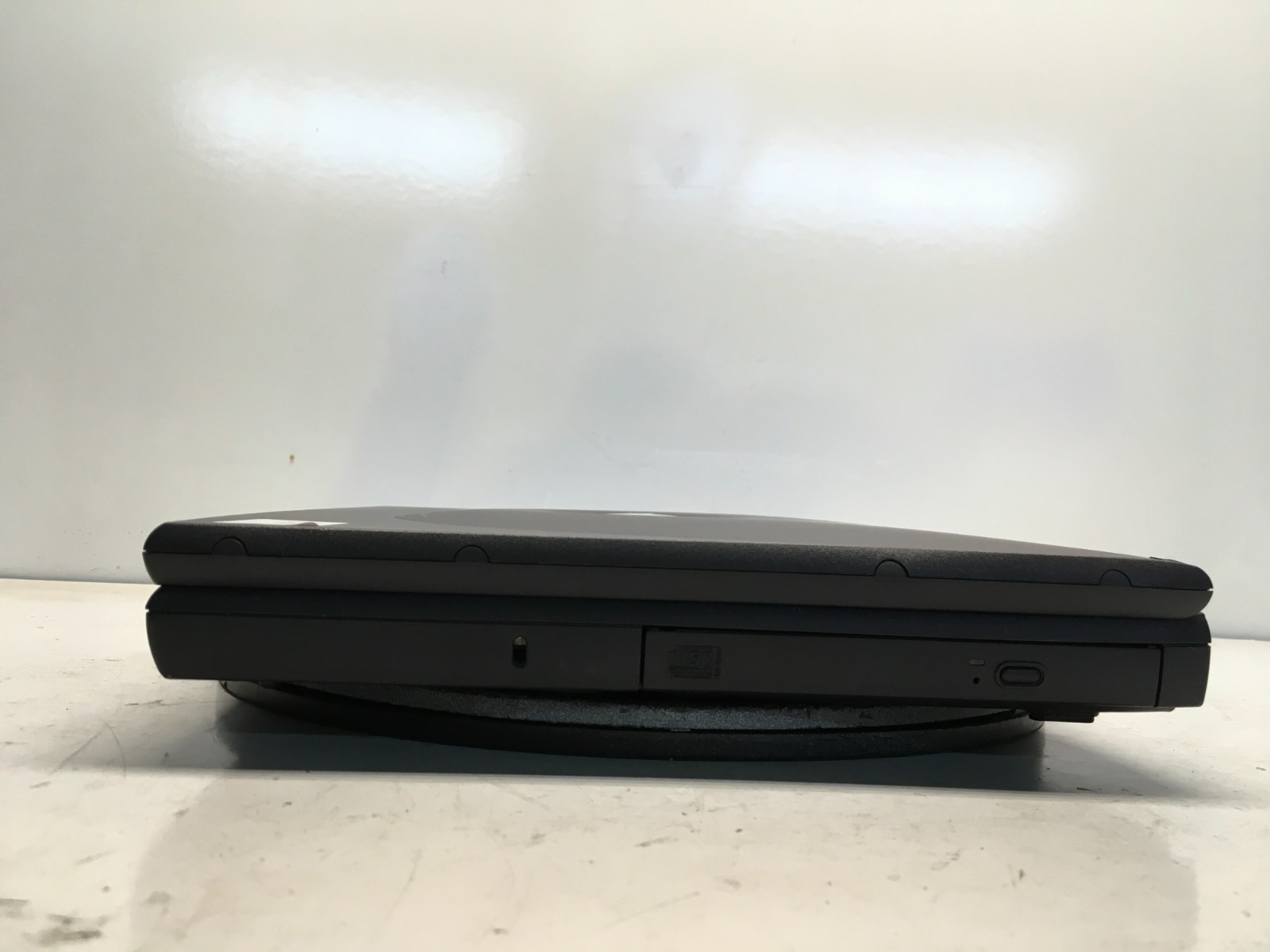 Dell Inspiron 2650 Intel Mobile Pentium 4-M 1.7GHz 384 MB NO HDD/Battery Dim LCD