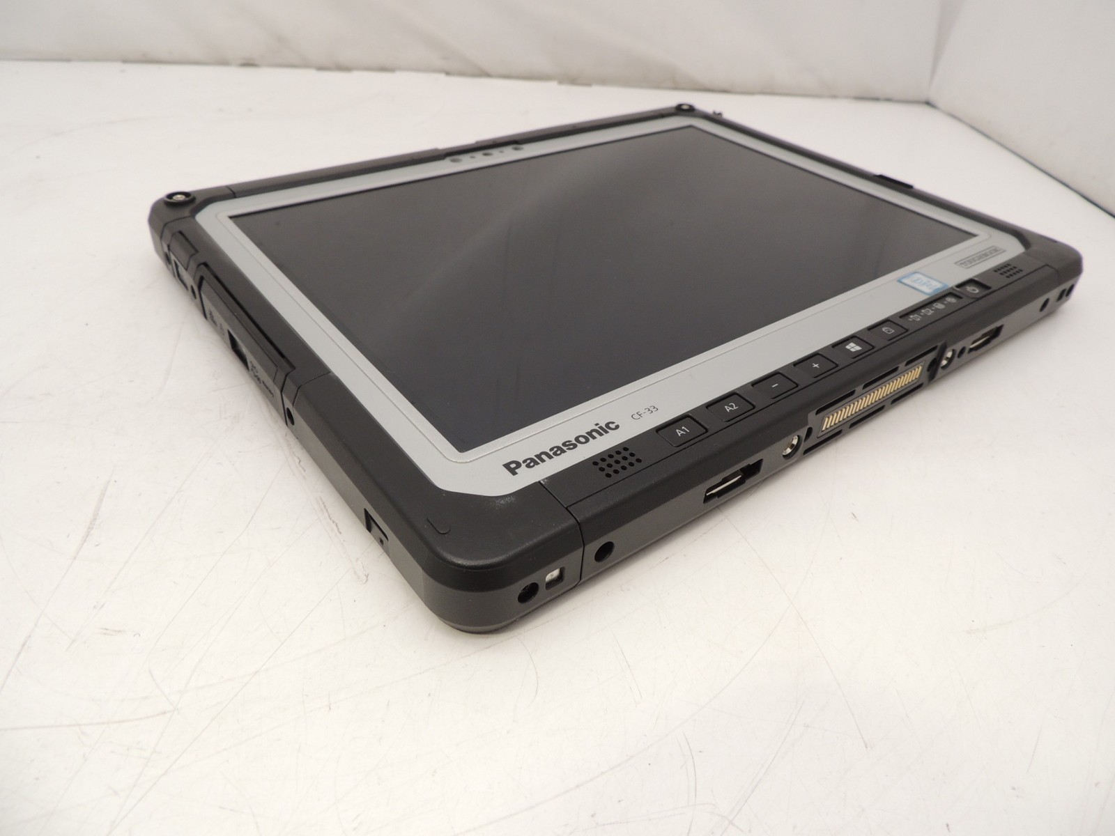 Panasonic Toughbook CF-33 Mk1 12″ i5 7300U 16GB 512GB LTE Windows 10 25980 Hrs