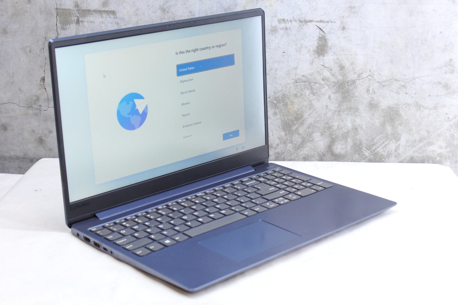 Lenovo IdeaPad 330s 15-IKB i3-8130U, 4GB, 256GB NVMe, *Buzzy Spkr* Win 11 Pro