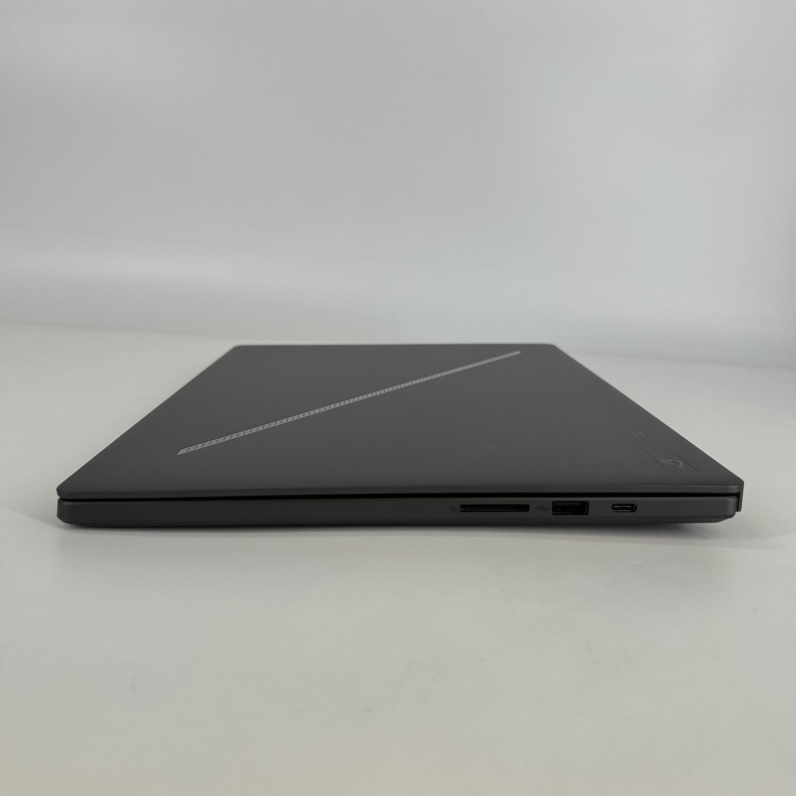 Asus ROG Zephyrus G16 GU605 240Hz QHD+ 2.9GHz Ultra 9 285H 16GB 1TB SSD RTX 5070