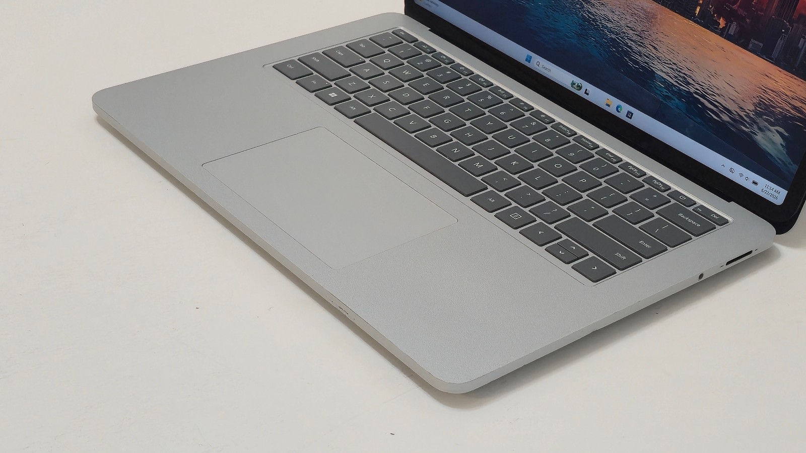 Surface Laptop Studio 1964 Core i7-11370H 32GB RAM 1TB SSD 14.4″ A2000 GPU 4 GB